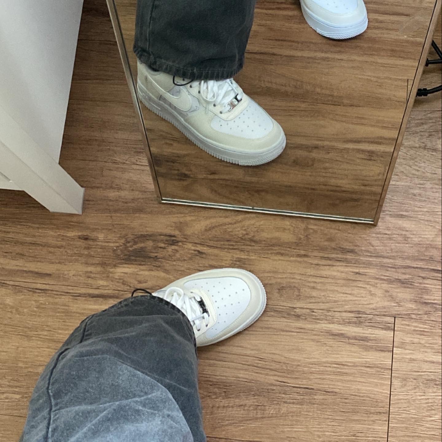 (W) Nike Air Force 1 '07 Low Sail White 착용 스타일 - 2