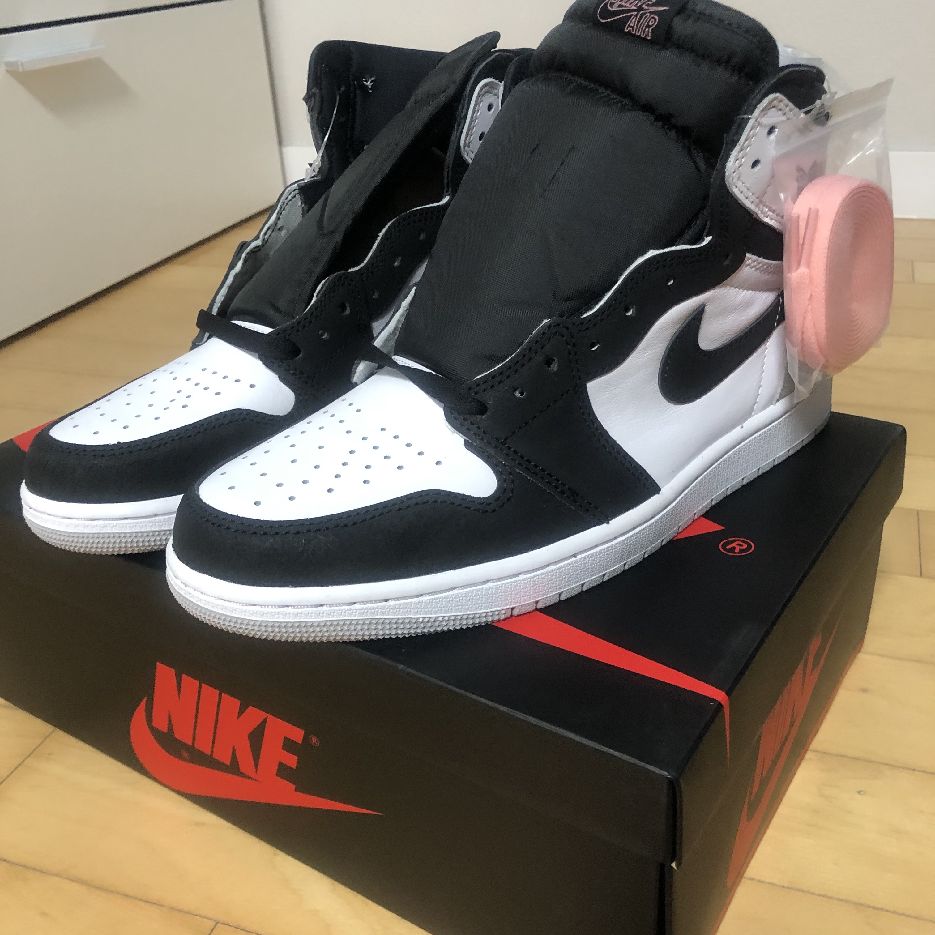 Jordan 1 Retro High OG Bleached Coral 착용 스타일