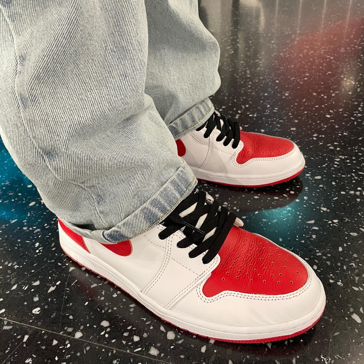 Jordan 1 Retro High OG Heritage, Adidas Yeezy Slide Pure - Re-Release Ver. 착용 스타일 - 3