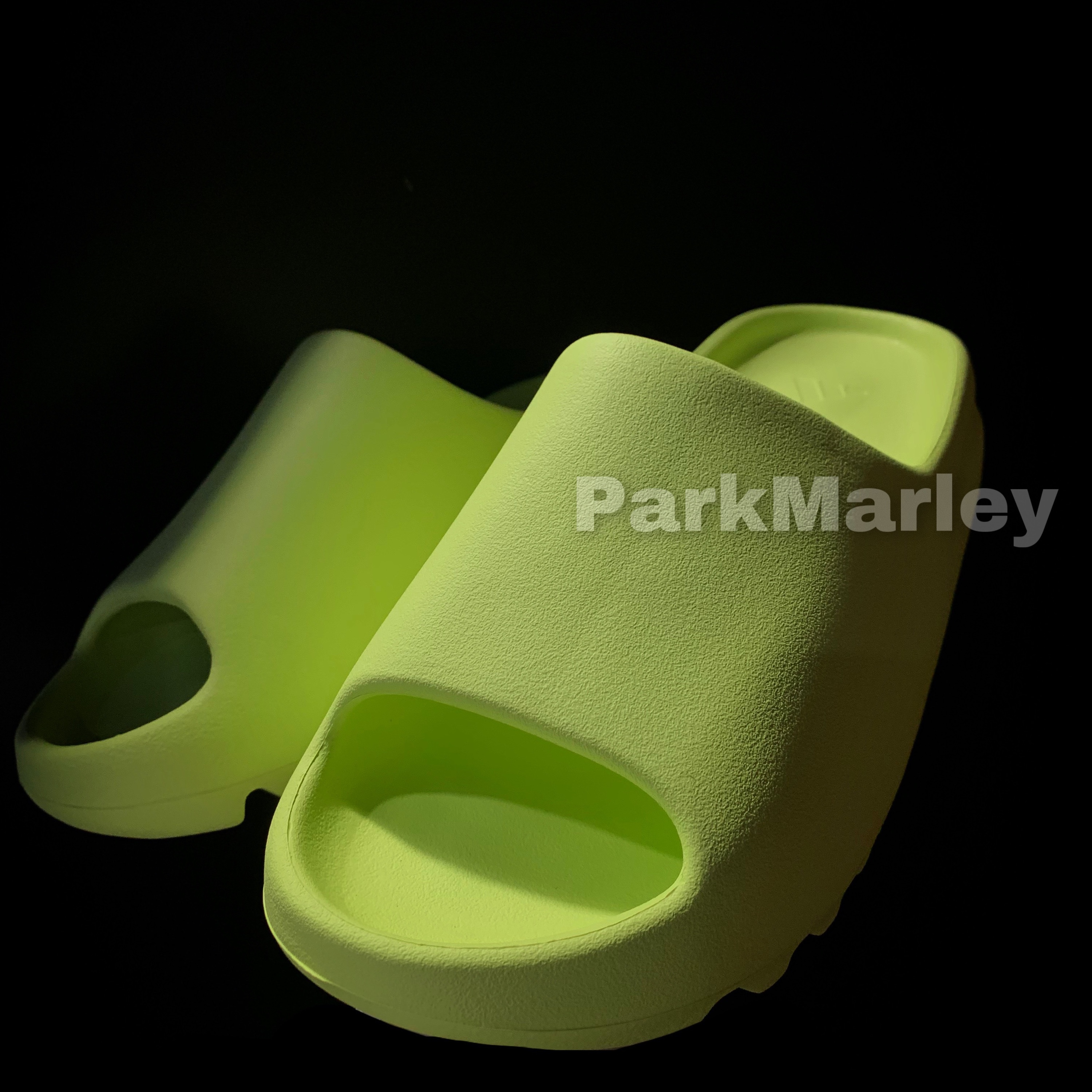 Adidas Yeezy Slide Glow Green 2022/2023 착용 스타일 - 3