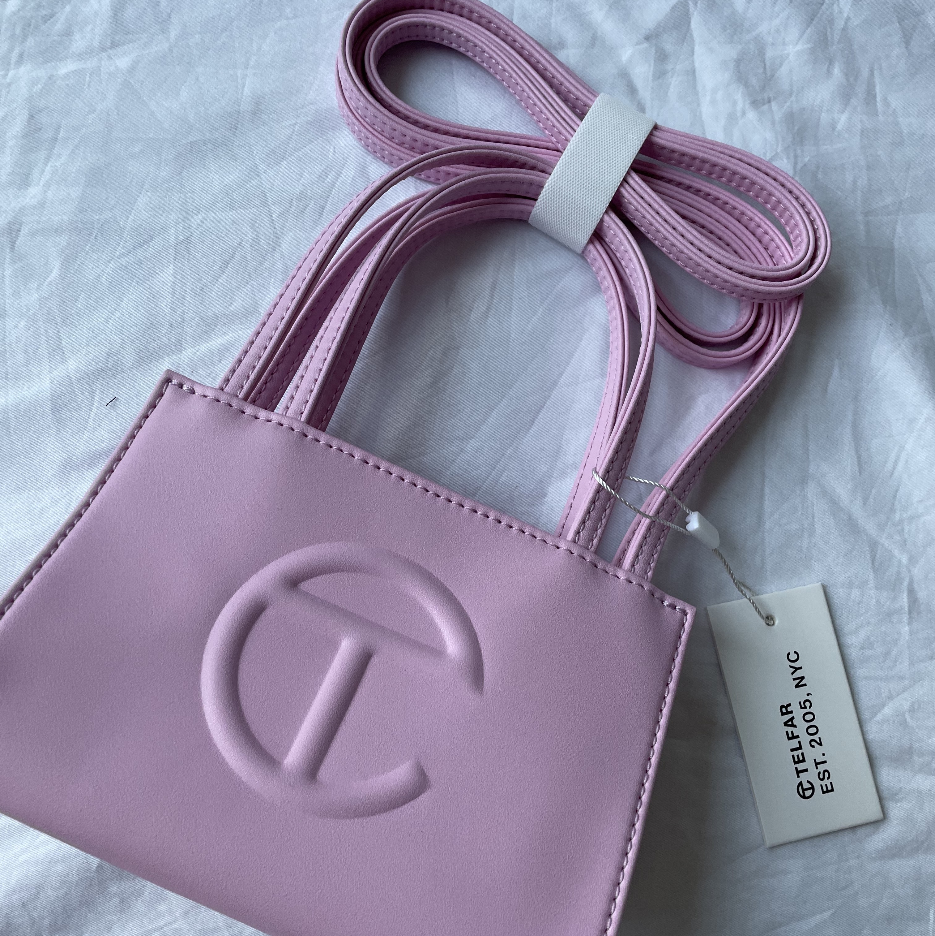 Telfar Small Shopping Bag Bubblegum Pink 착용 스타일