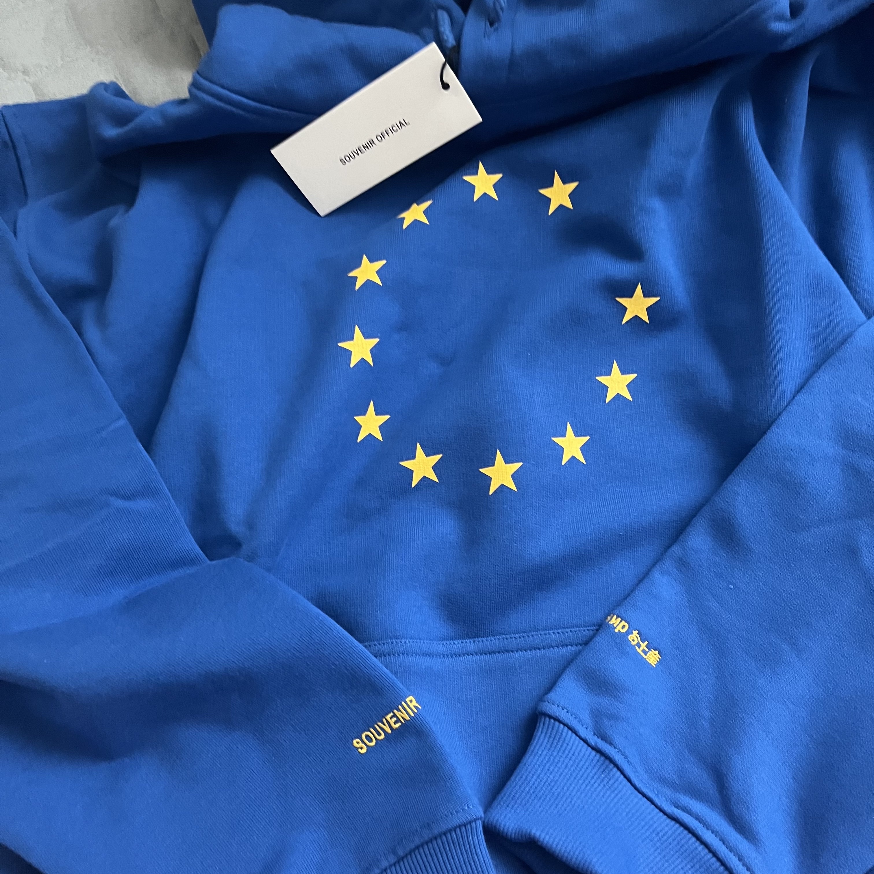 Souvenir Official Eunify Classic Hoodie Blue 착용 스타일