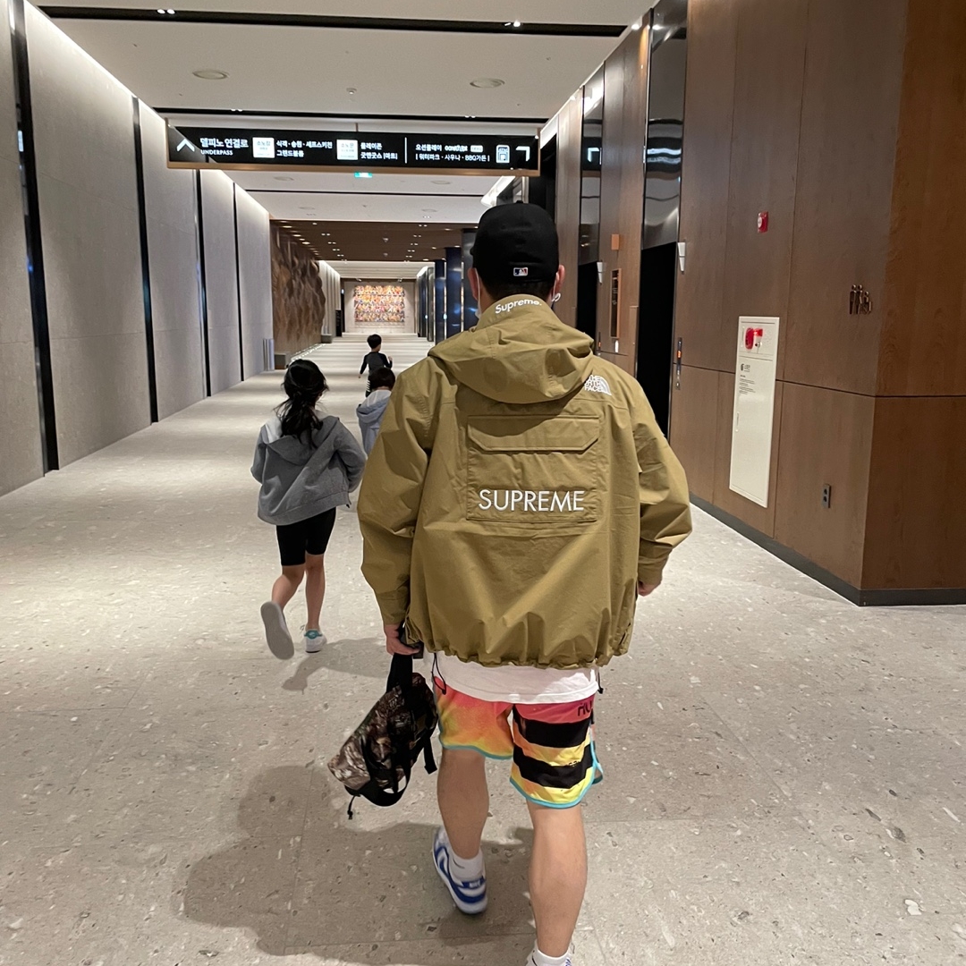 Supreme x The North Face Cargo Jacket Gold - 20SS, Nike Dunk Low SP Kentucky 2020 착용 스타일