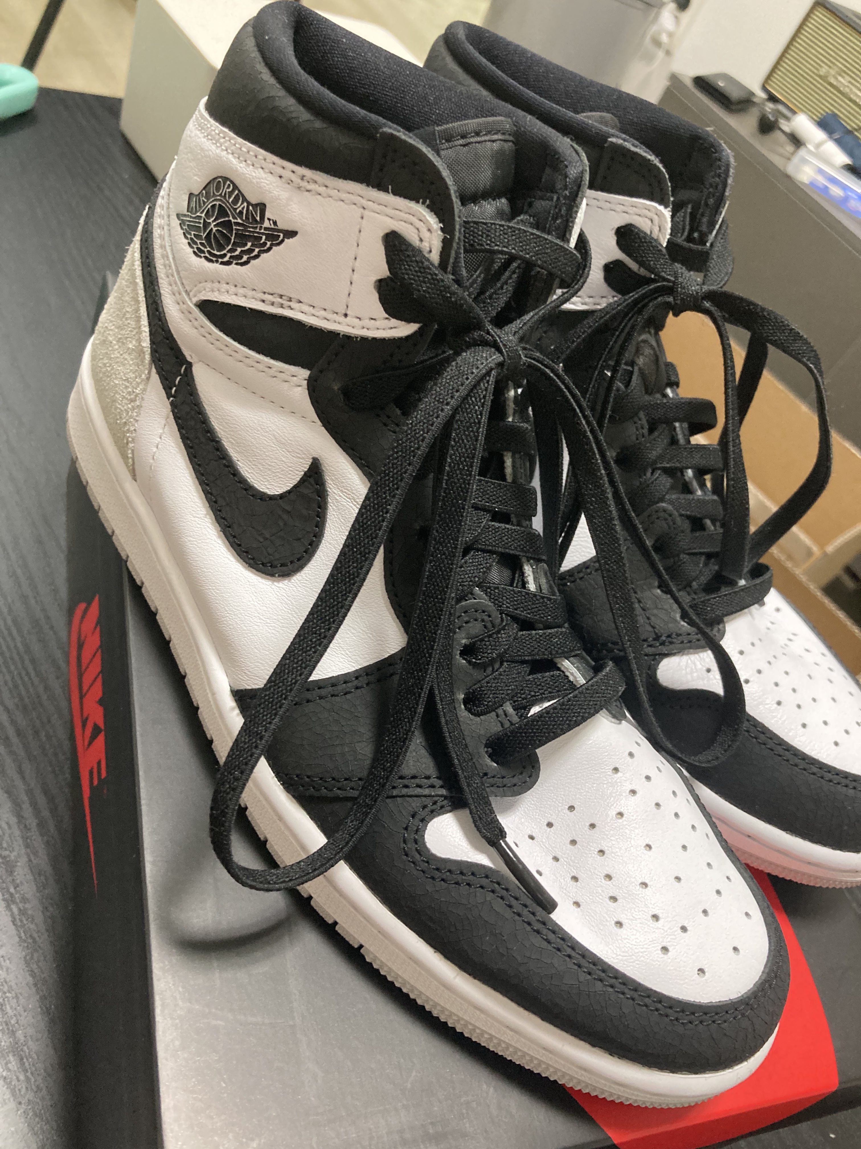Jordan 1 Retro High OG Bleached Coral, IAB Studio Half Zip Pullover Light Gray 착용 스타일 - 1