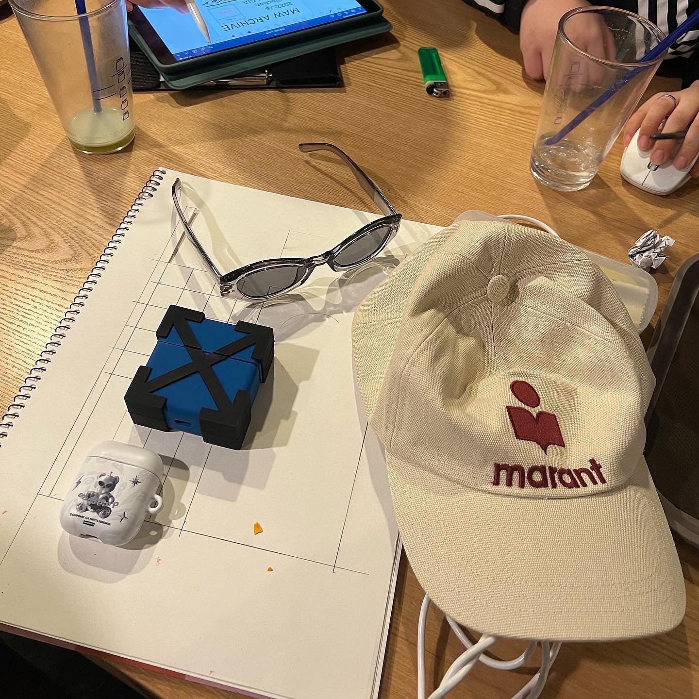 (W) Isabel Marant Tyrony Cap Ecru Red 착용 스타일 - 3