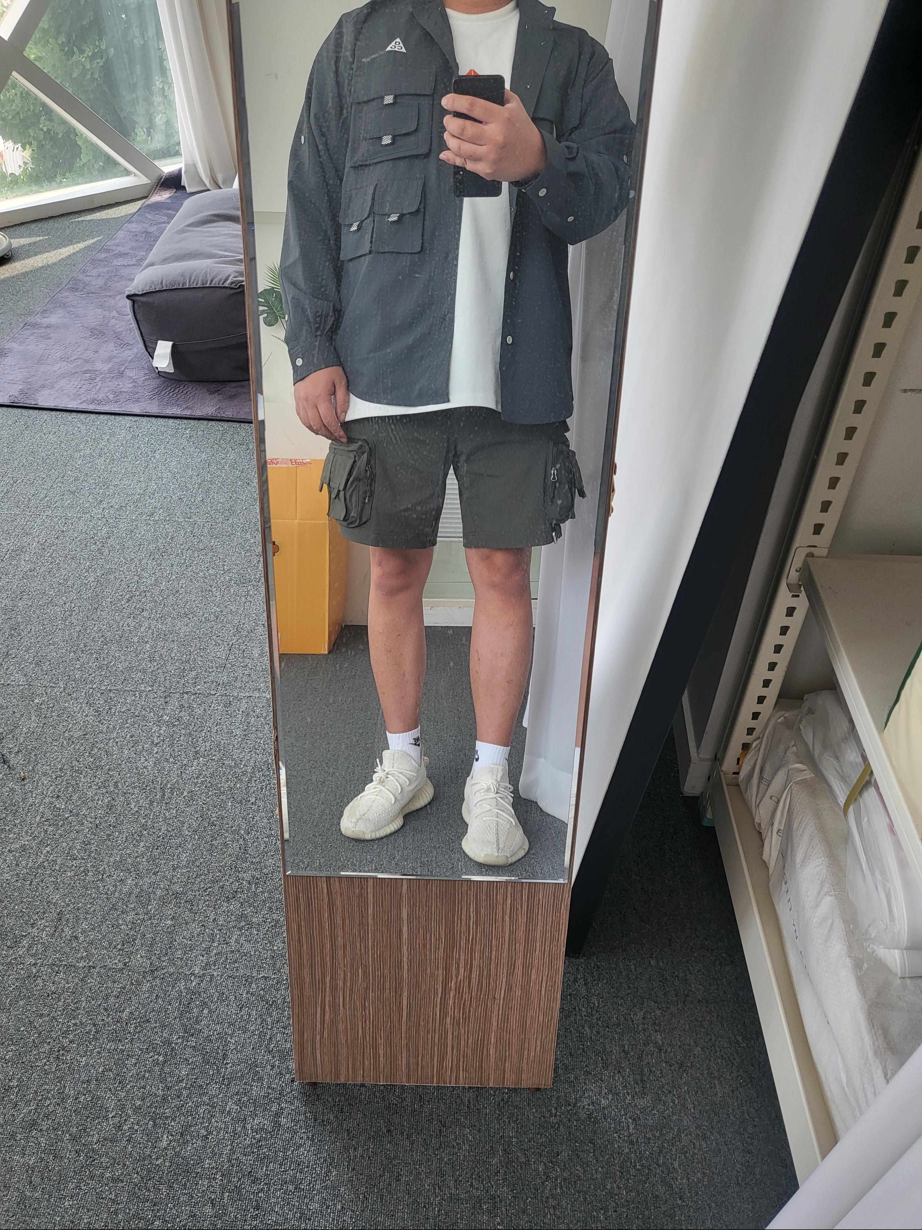 Nike ACG Cargo Shorts Sequoia - Asia, Nike ACG Dri-Fit UV Devastation Trail Shirt Dark Smoke Grey - Asia 착용 스타일