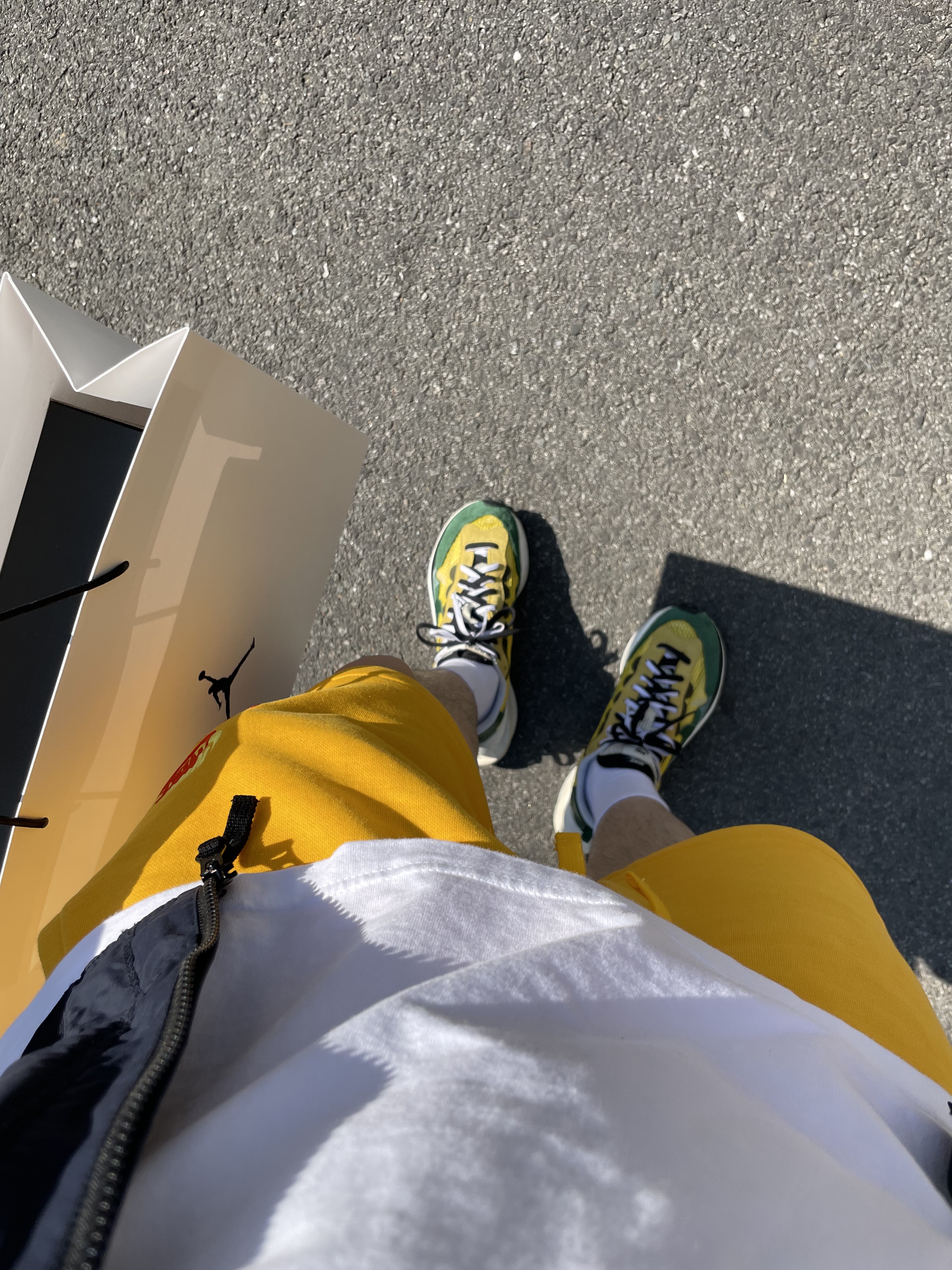 Nike x Sacai VaporWaffle Tour Yellow & Gorge Green Sail 착용 스타일