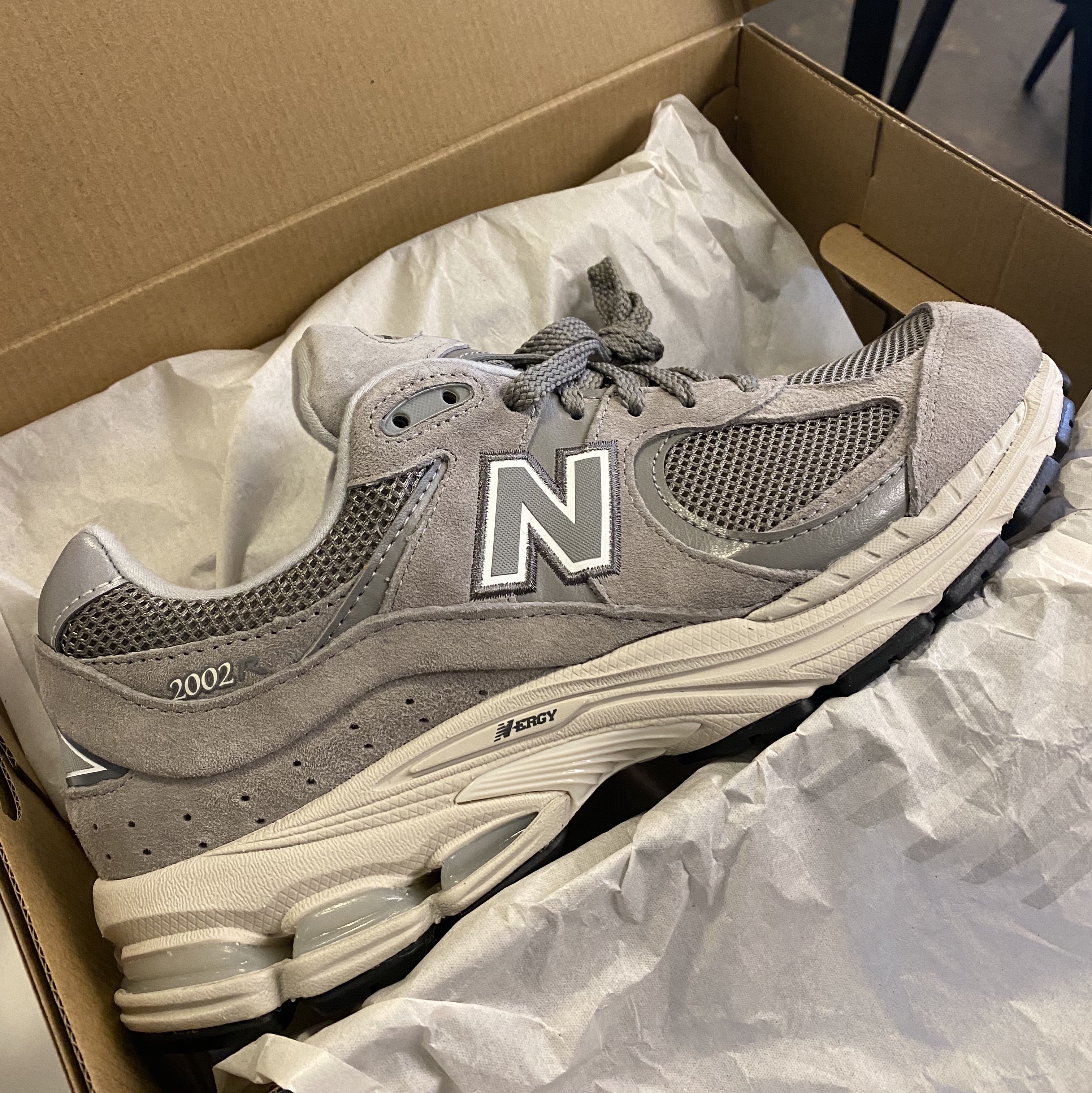 New Balance 2002R Grey 착용 스타일
