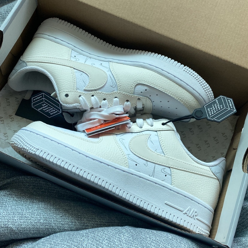 (W) Nike Air Force 1 '07 Low Sail White 착용 스타일 - 1