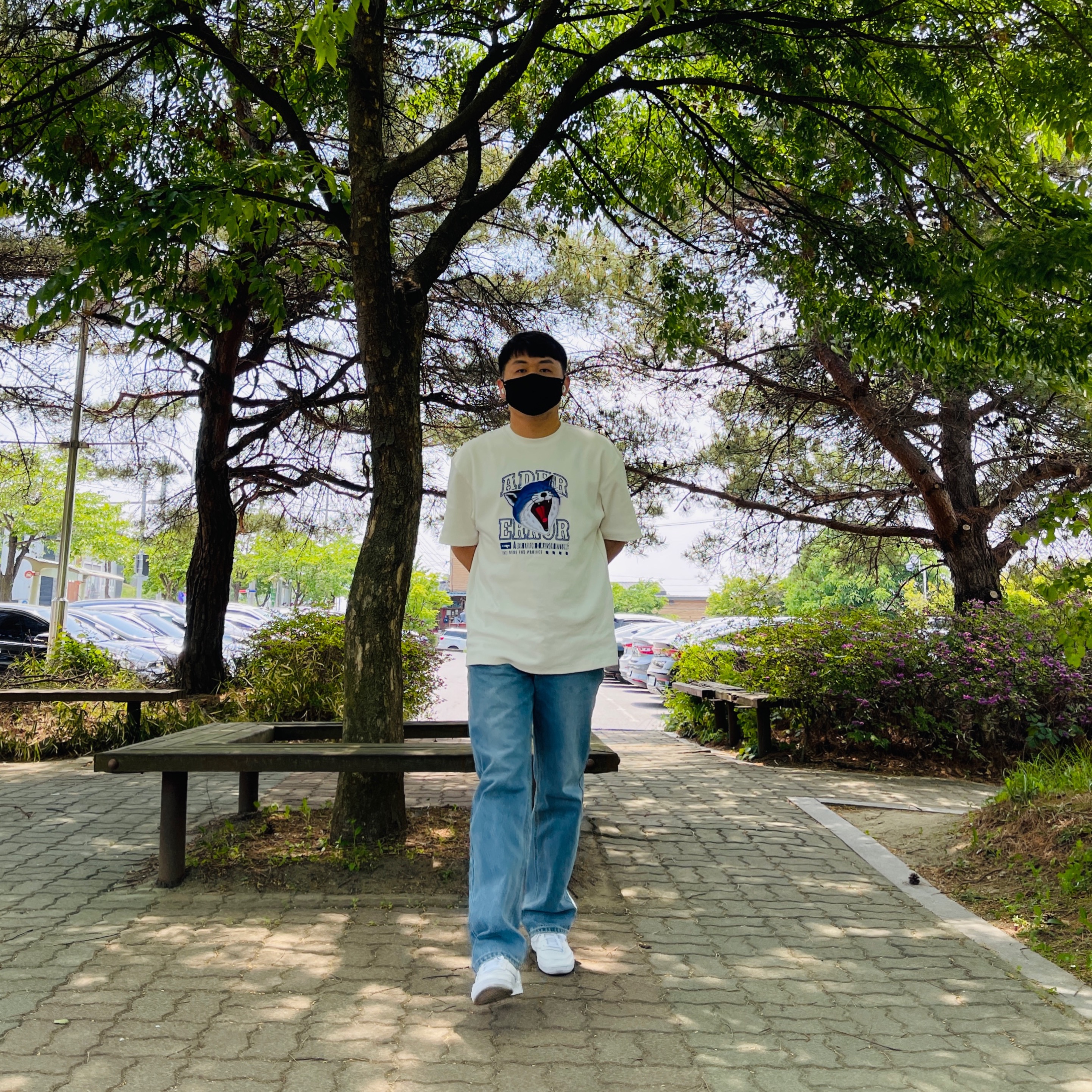 Maison Kitsune x Ader Error Yawn Fox T-Shirt Off White, Reebok x Balansa Club C 85 White 착용 스타일
