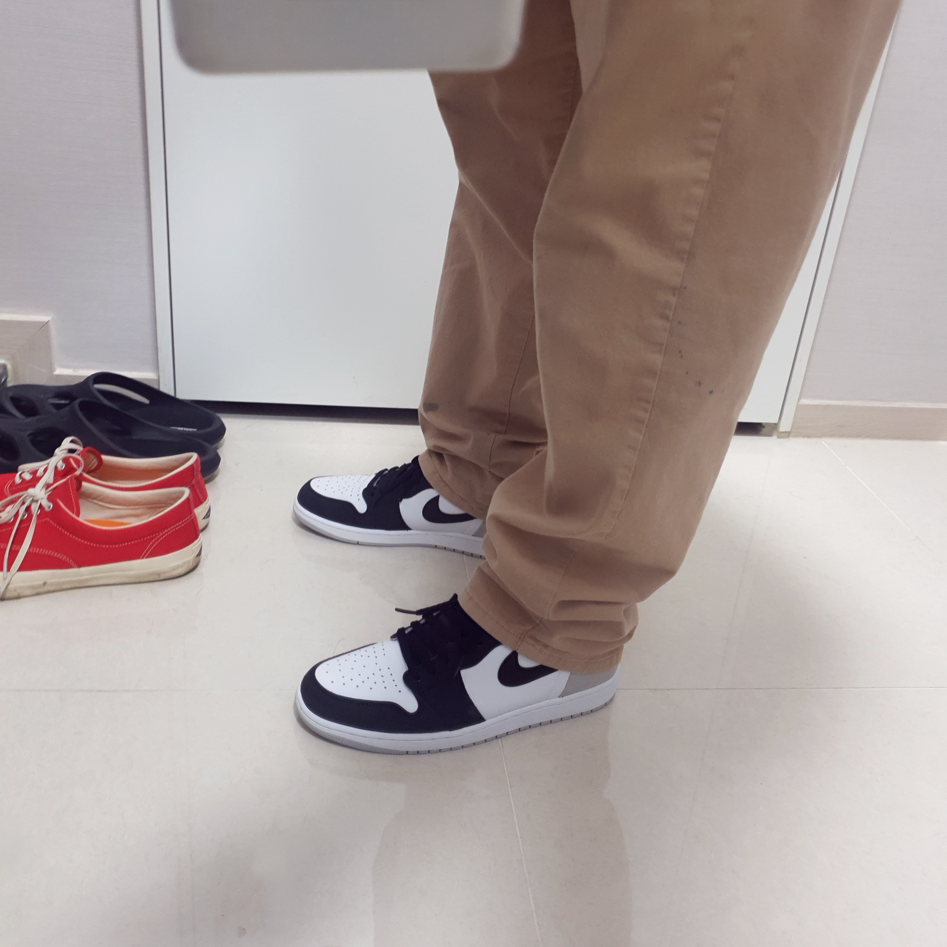 Jordan 1 Retro High OG Bleached Coral 착용 스타일