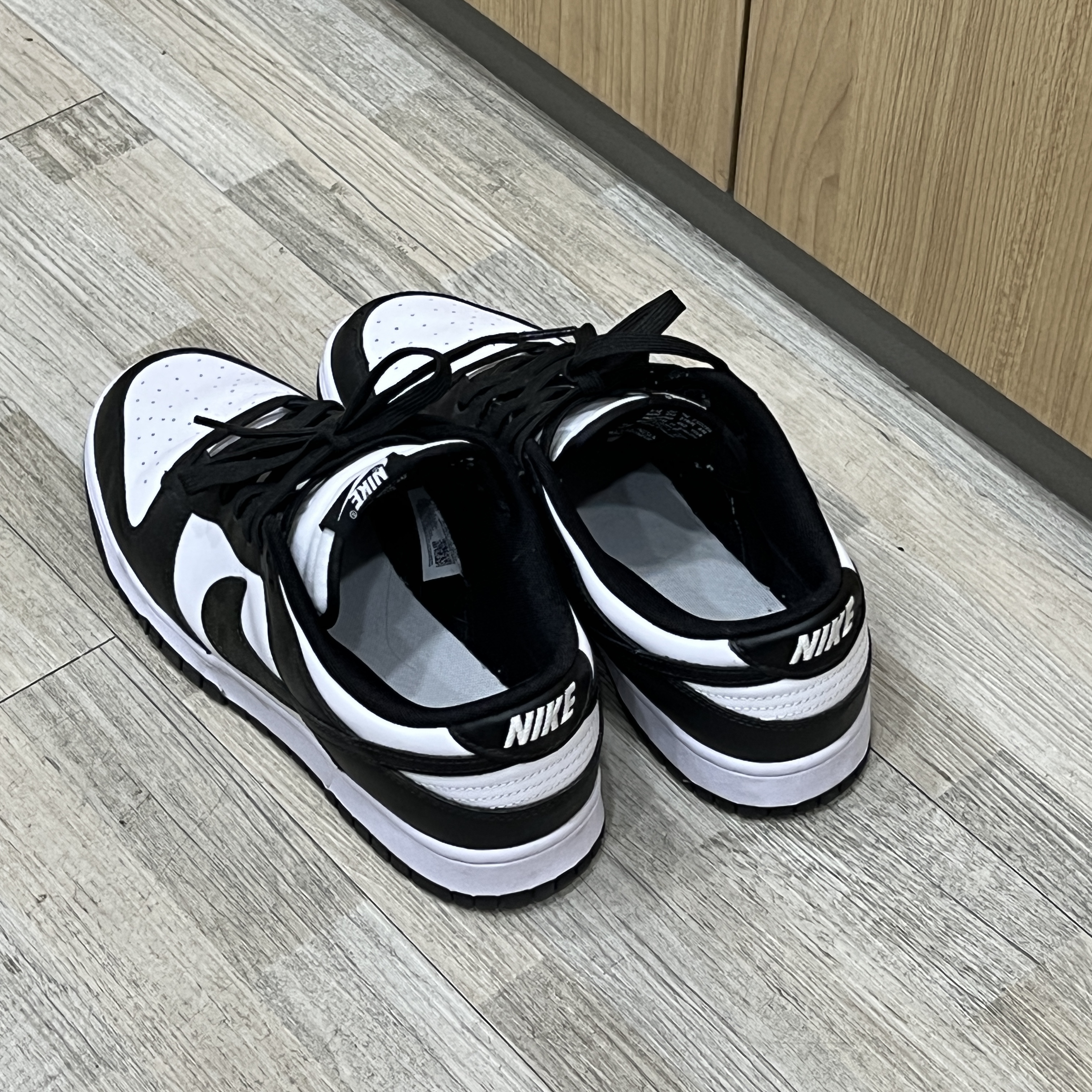 Nike Dunk Low Retro Black 착용 스타일 - 2