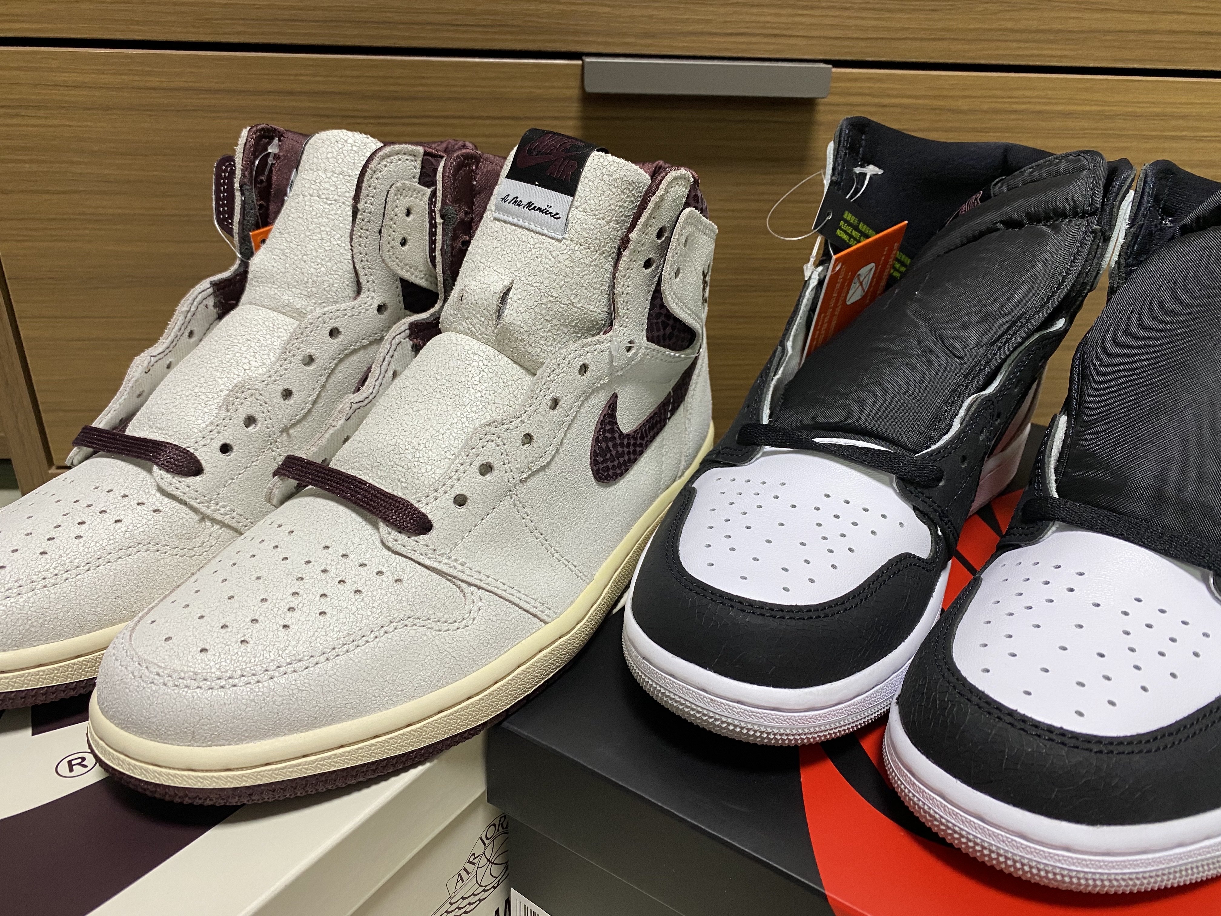 Jordan 1 x A Ma Maniere Retro High OG SP Sail and Burgundy, Jordan 1 Retro High OG Bleached Coral 착용 스타일 - 3