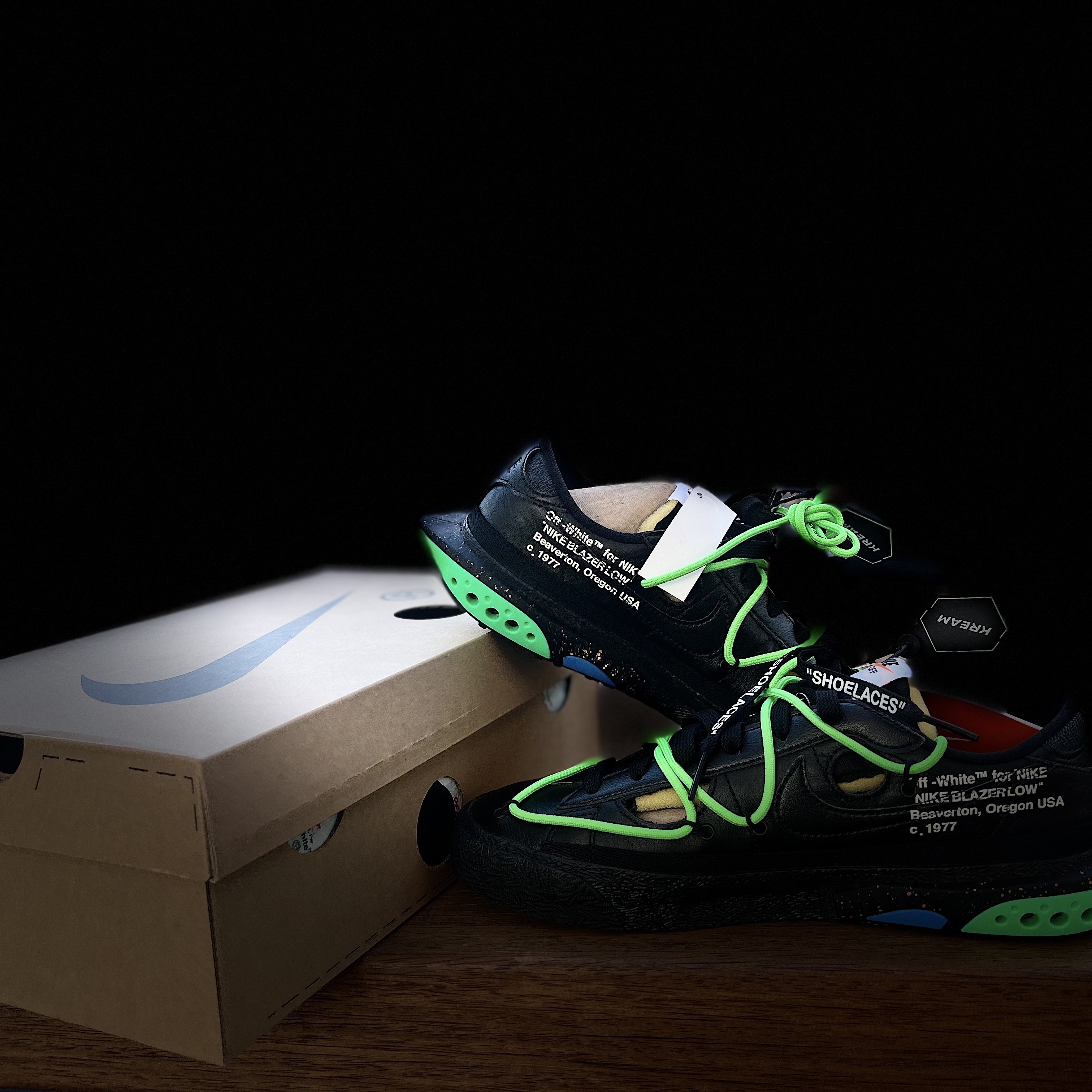 Nike x Off-White Blazer Low '77 Black and Electro Green 착용 스타일 - 2