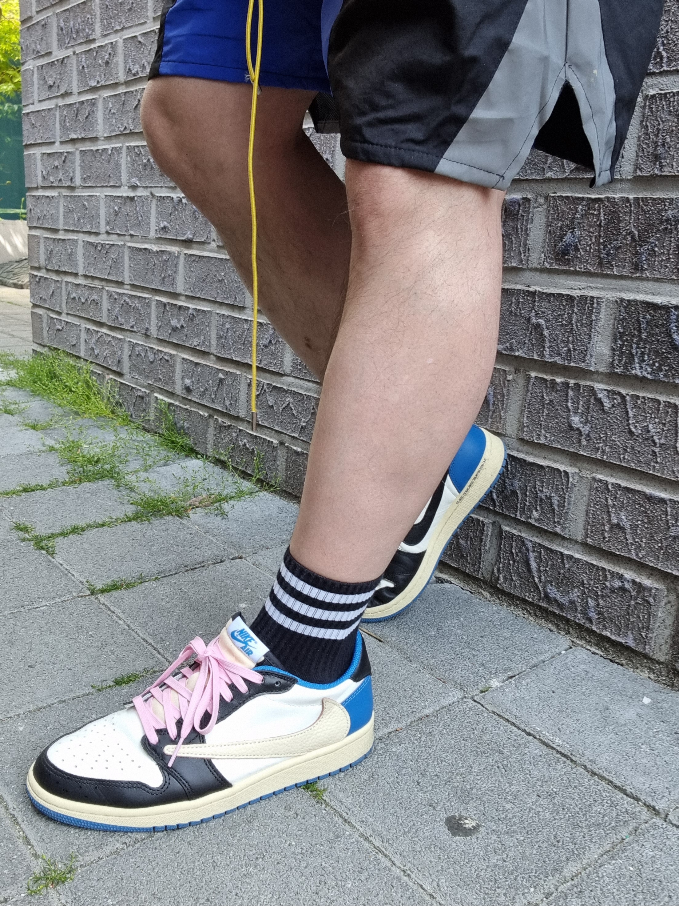 Jordan 1 x Travis Scott x Fragment Retro Low OG SP Military Blue 착용 스타일 - 4