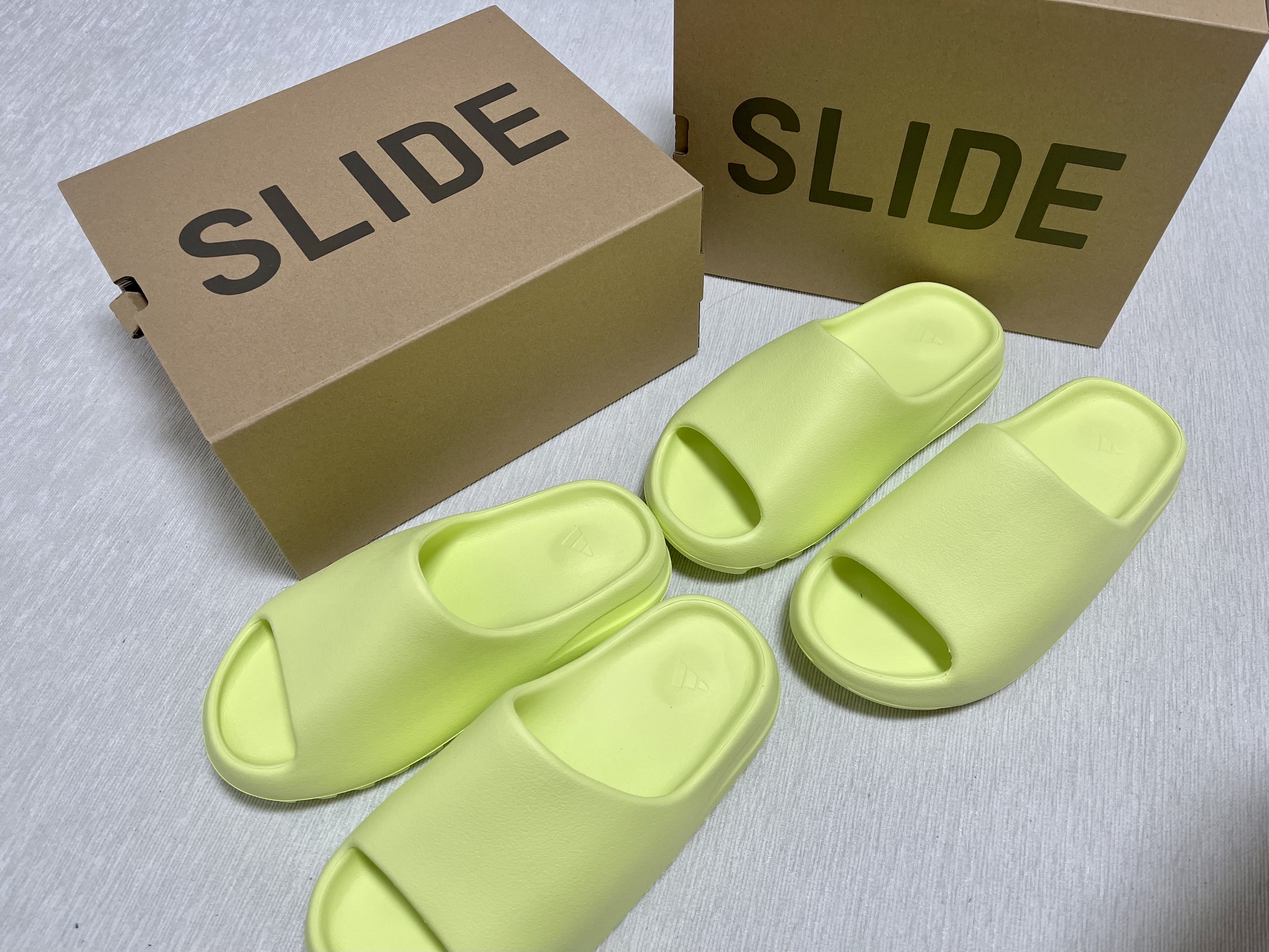 Adidas Yeezy Slide Glow Green 2022/2023 착용 스타일