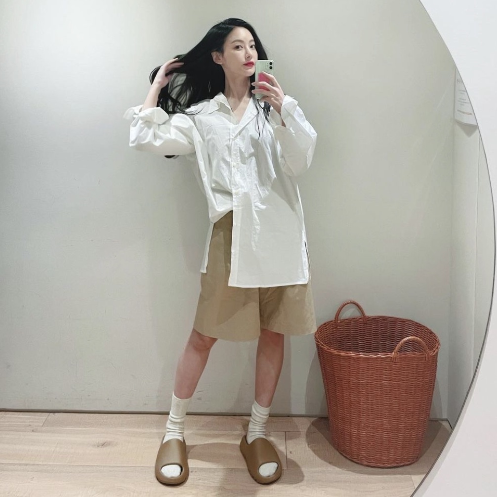 Adidas Yeezy Slide Ochre, (Kids) Adidas Yeezy Slide Ochre 착용 스타일 - 3