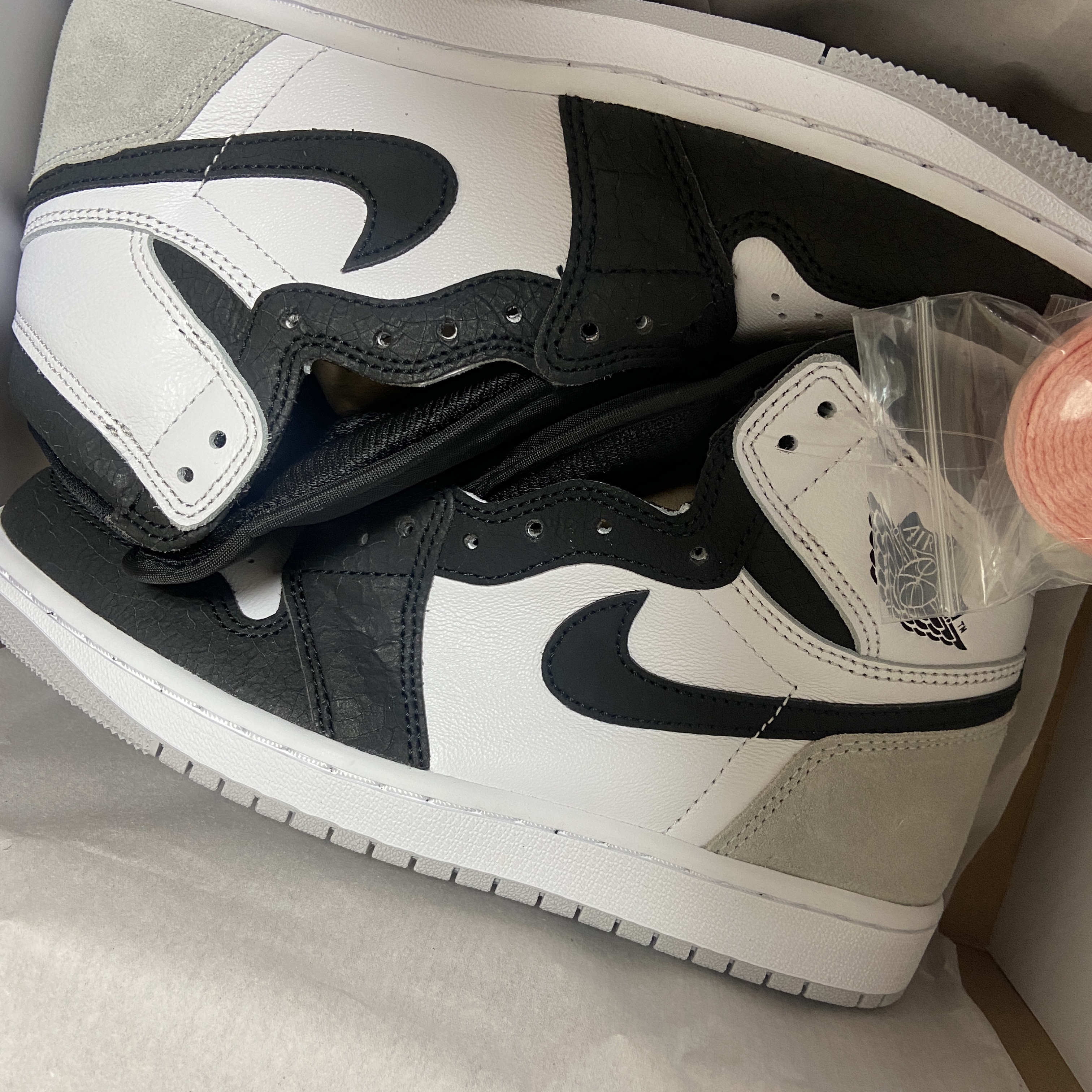 Jordan 1 Retro High OG Bleached Coral 착용 스타일