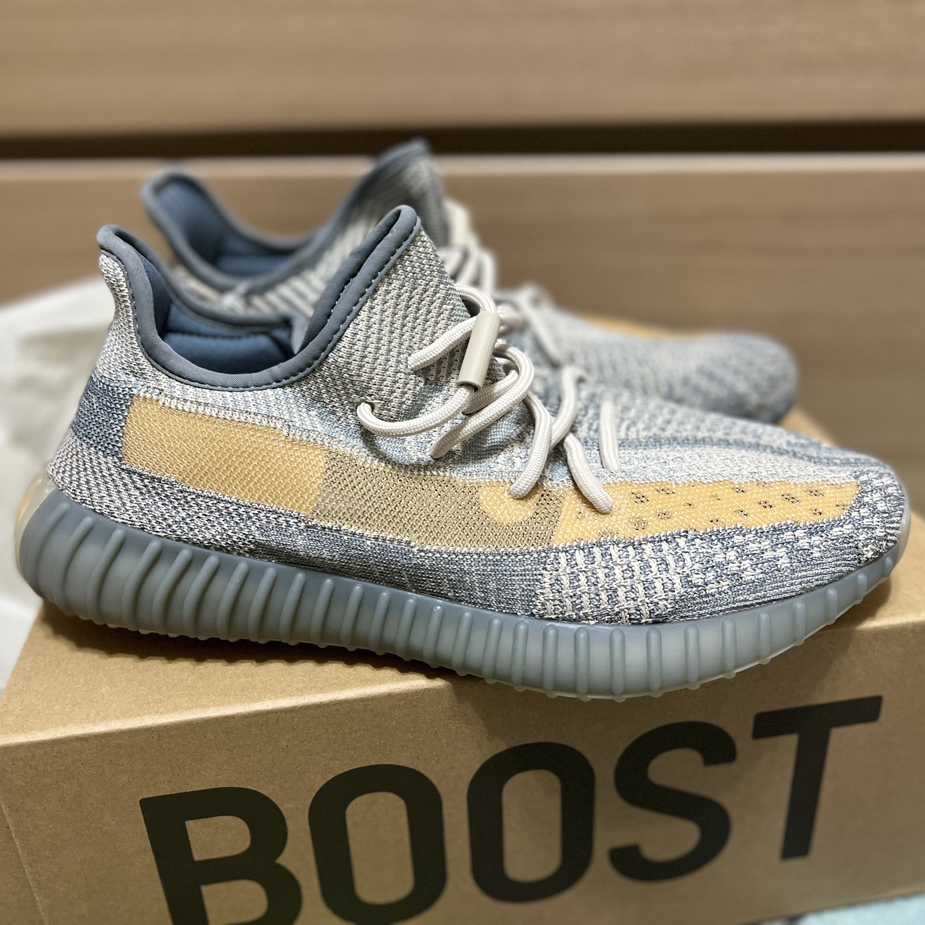Adidas Yeezy Boost 350 V2 Israfil 착용 스타일