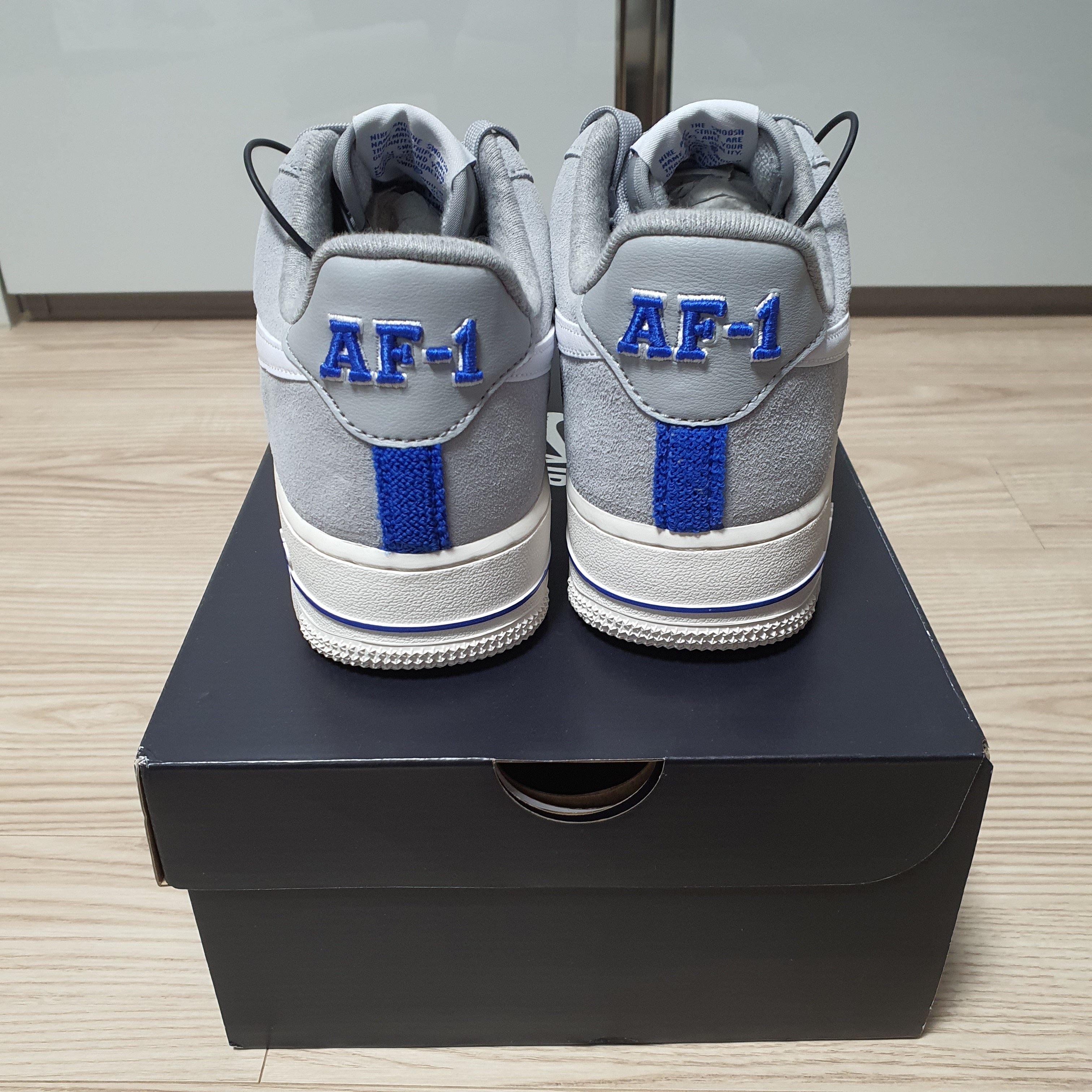 Nike Air Force 1 '07 LX Athletic Club Light Smoke Grey 착용 스타일 - 3