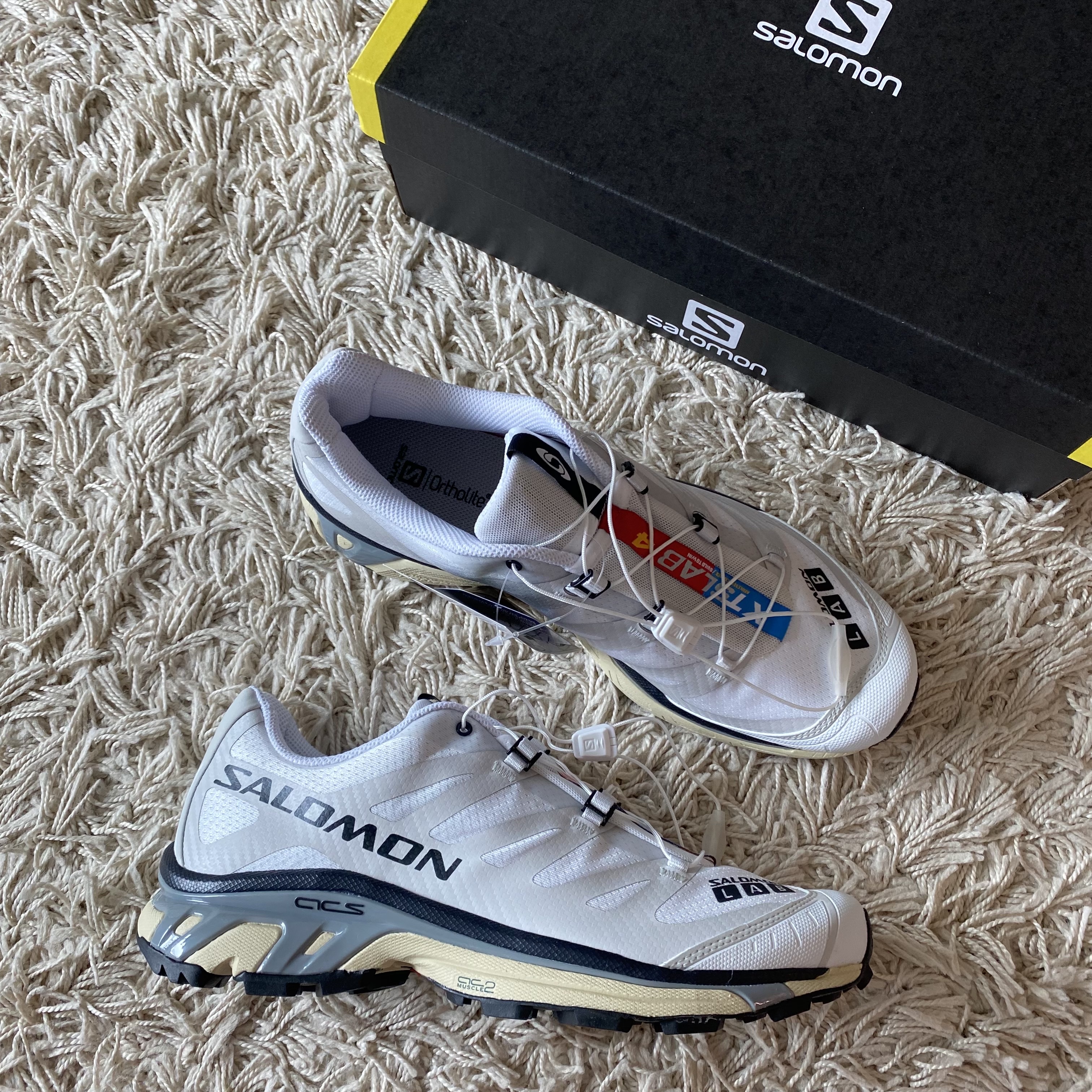 Salomon XT-4 White Lunar Rock 착용 스타일
