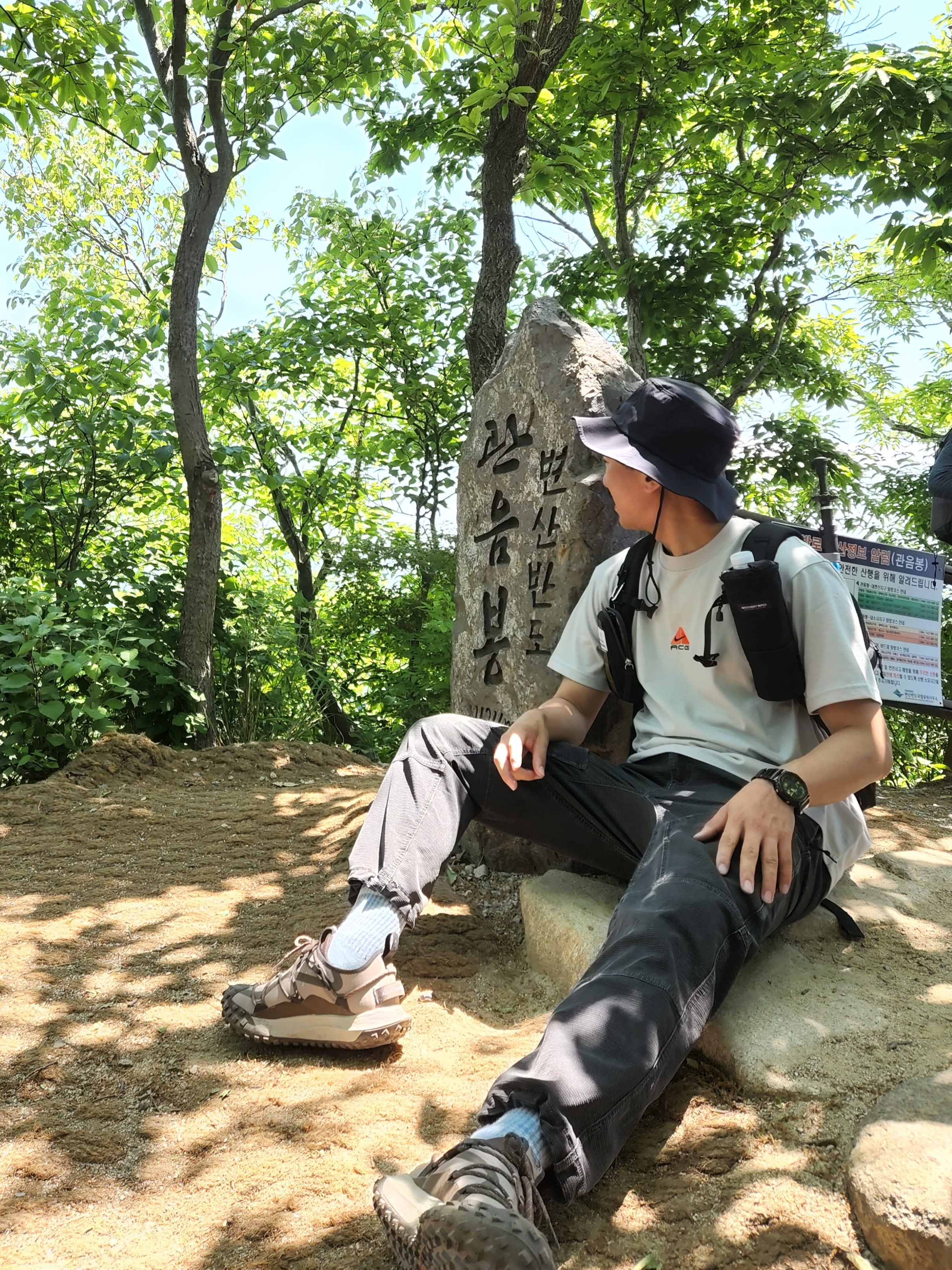 Nike ACG LBR Lungs T-Shirt Light Iron Ore - Asia, Nike ACG Dri-Fit ADV Flyease Pants Black - Asia 착용 스타일 - 2