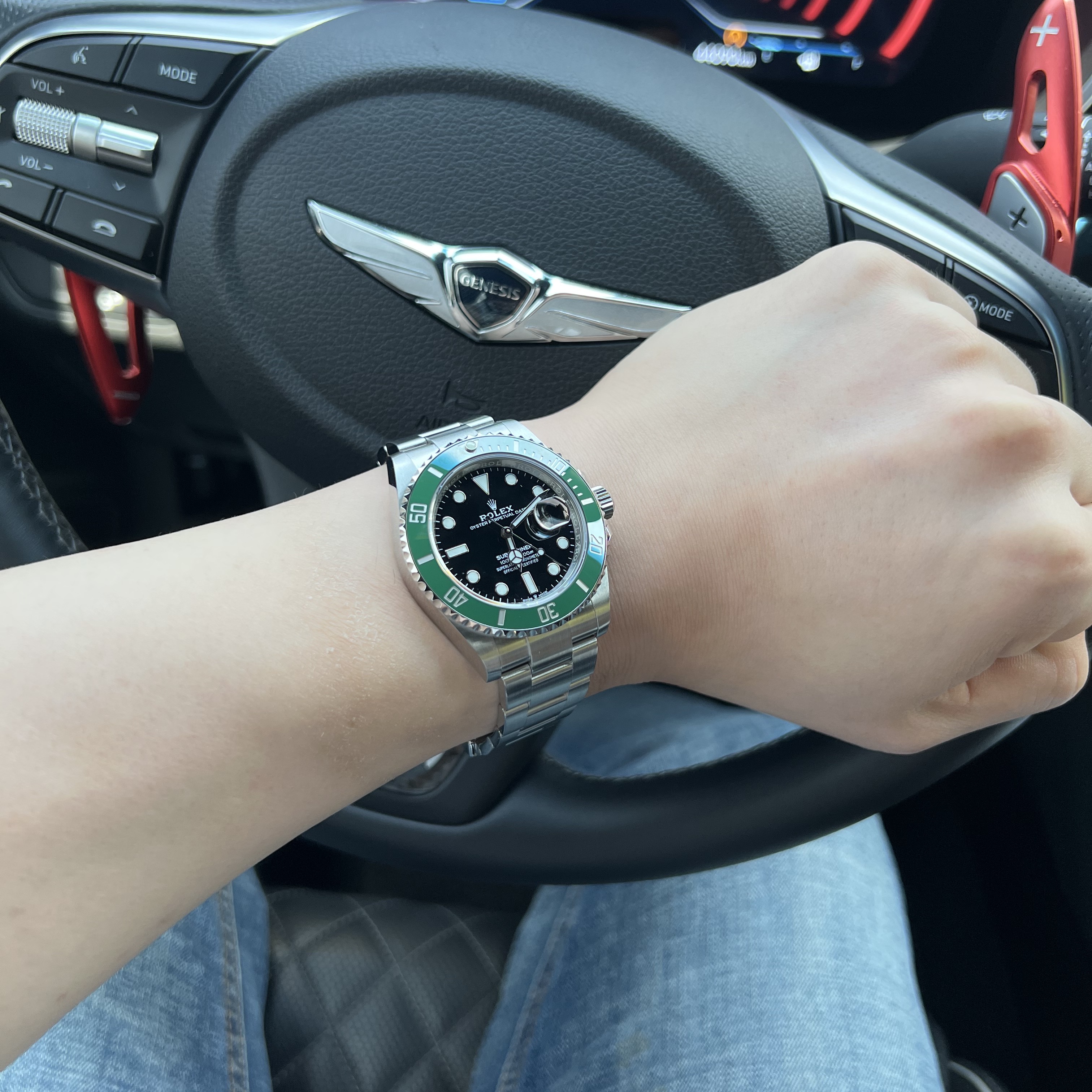 Rolex Submariner Date 41mm 126610LV Black Oyster 착용 스타일 - 3
