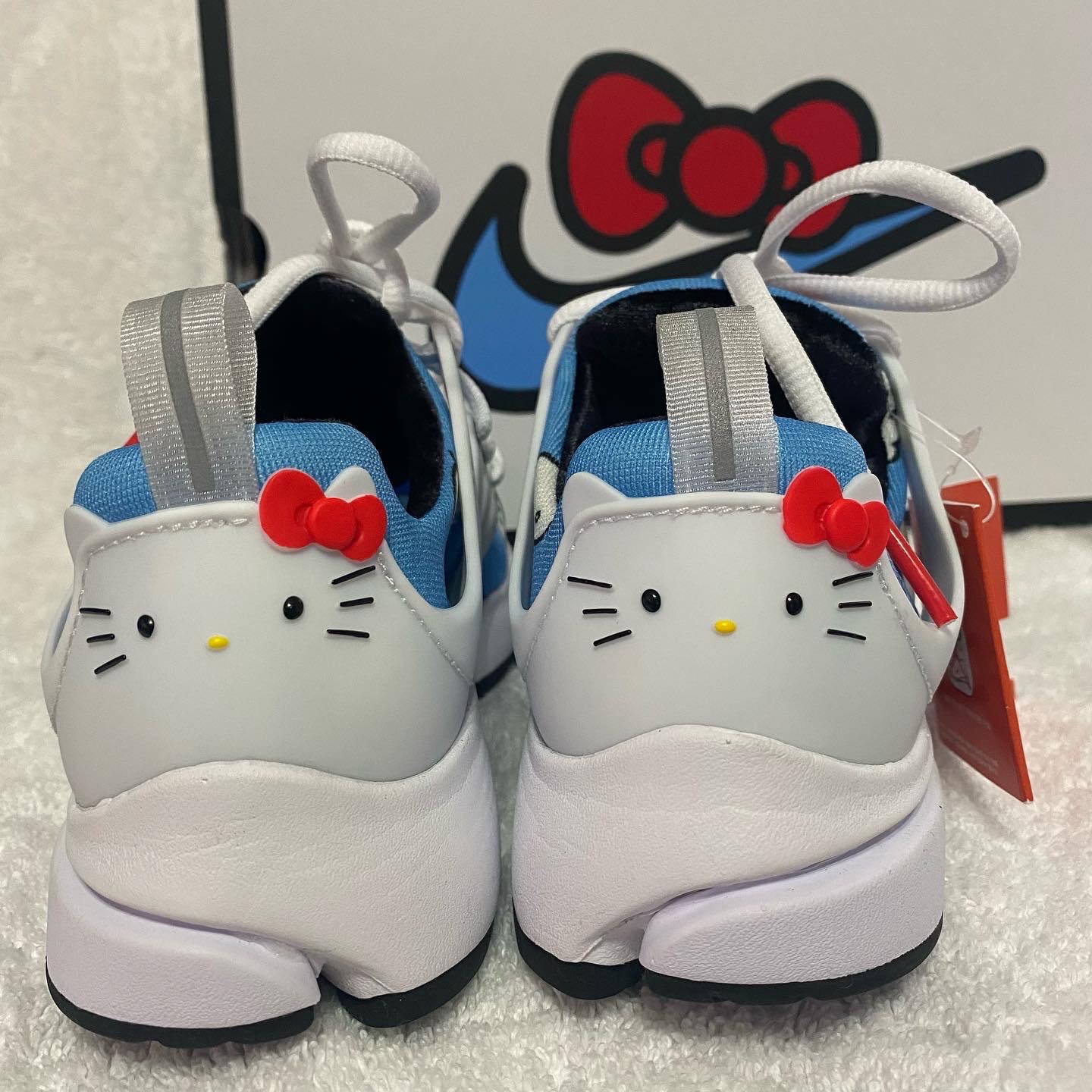 Nike x Hello Kitty Air Presto University Blue 착용 스타일 - 3