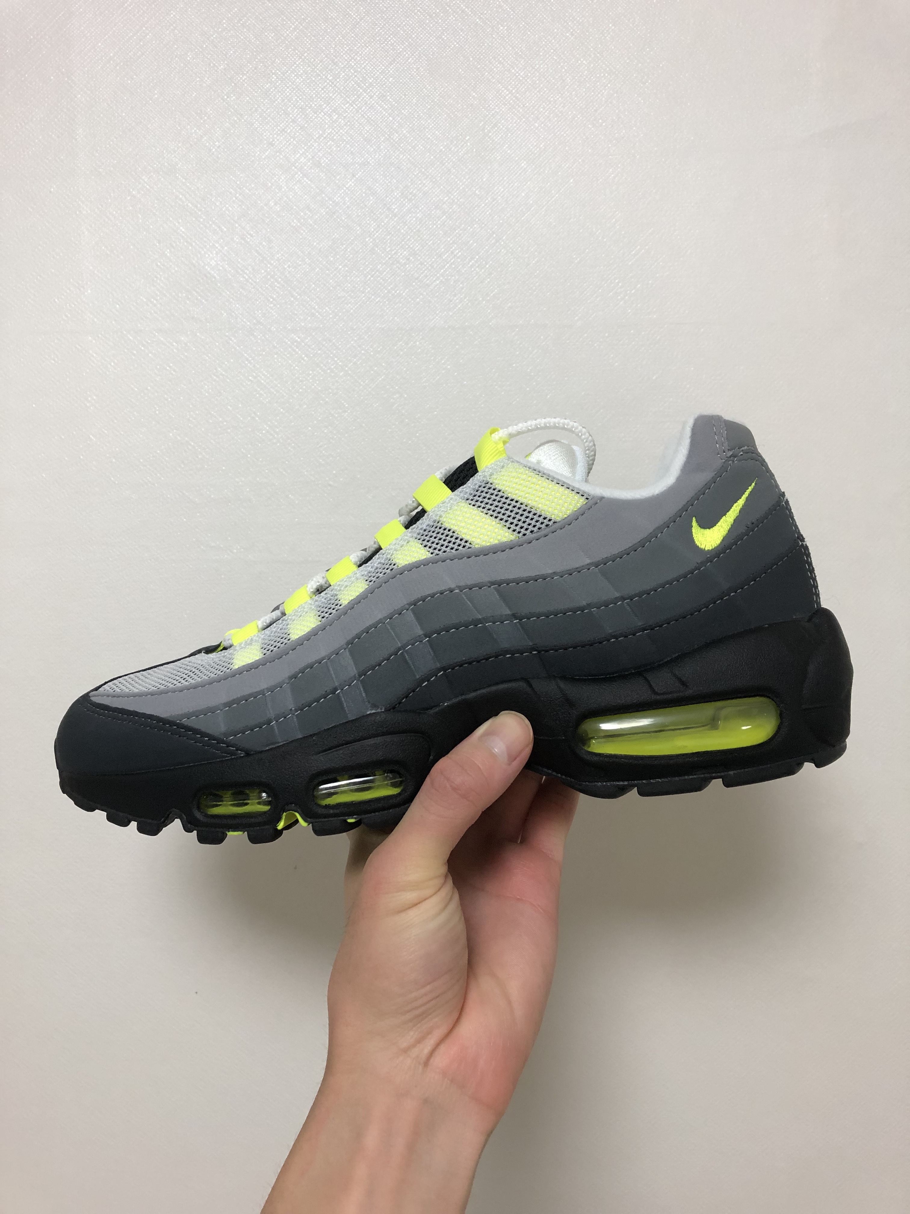 Nike Air Max 95 OG Neon Yellow 2020 착용 스타일