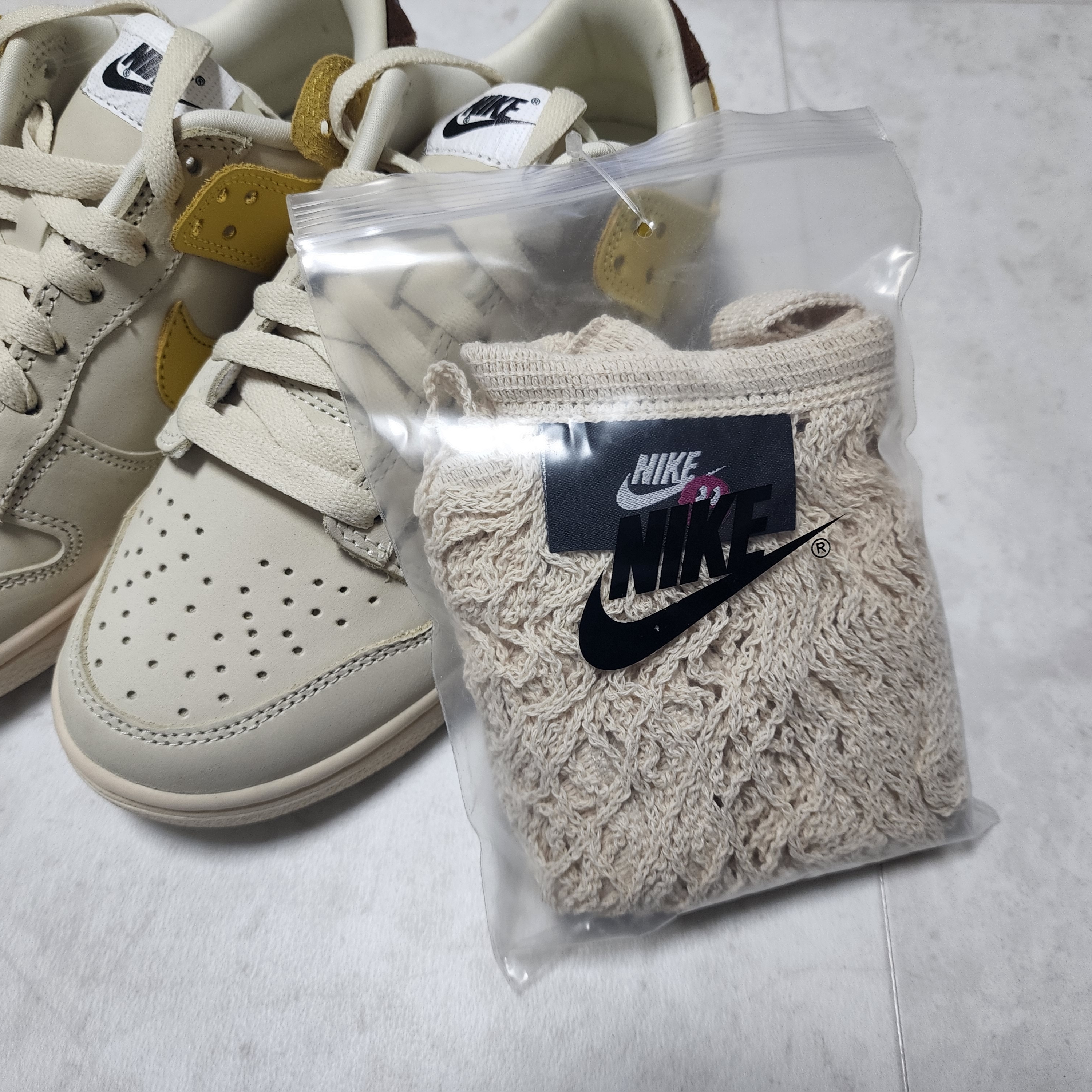(W) Nike Dunk Low LX Banana 착용 스타일 - 3