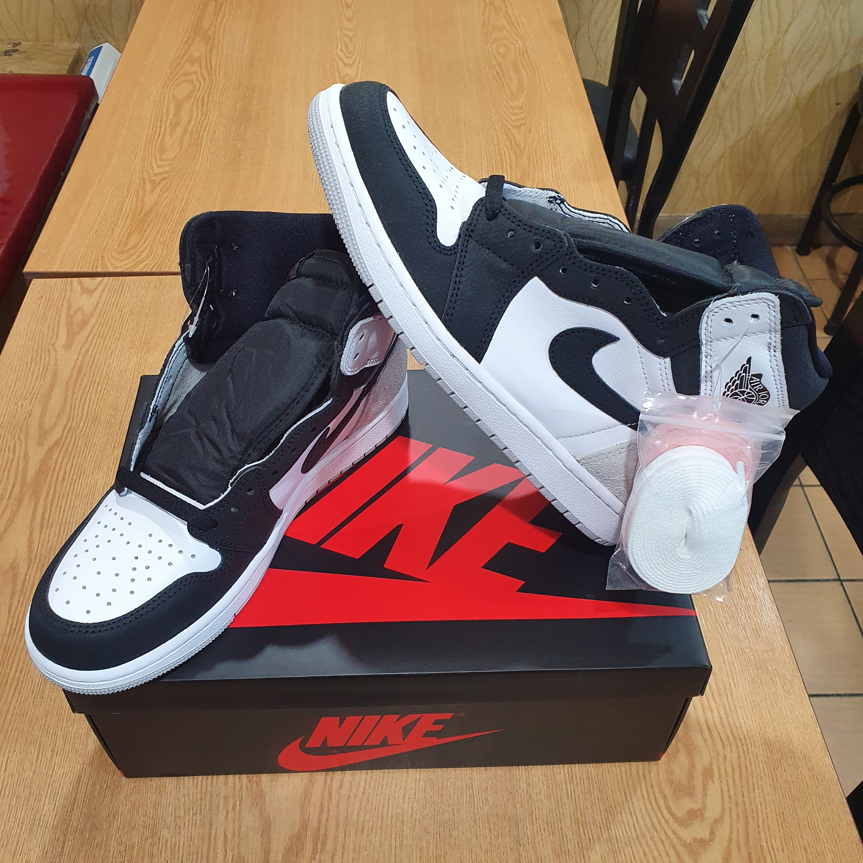 Jordan 1 Retro High OG Bleached Coral 착용 스타일 - 1