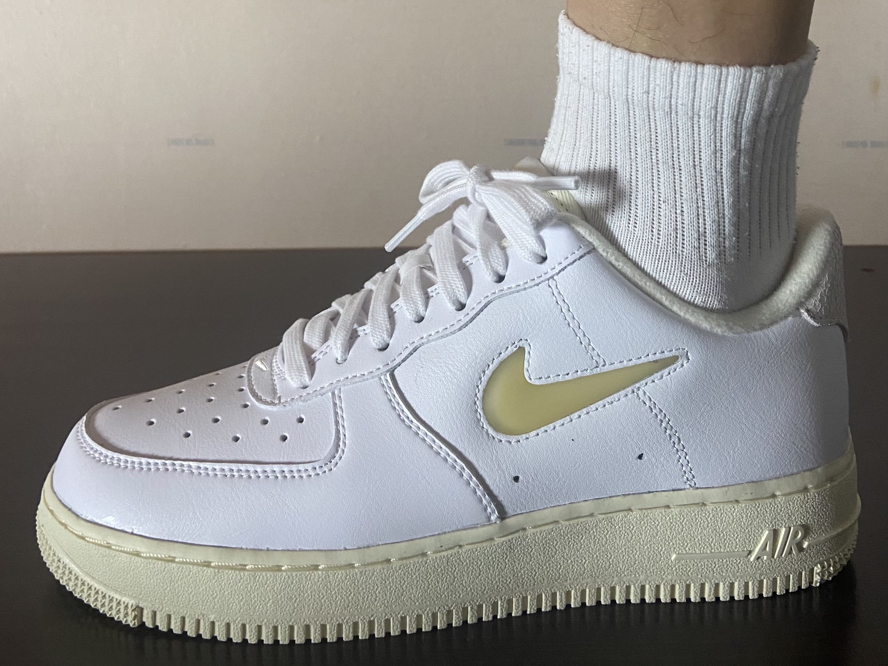 Nike Air Force 1 '07 LX Pale Vanilla 착용 스타일