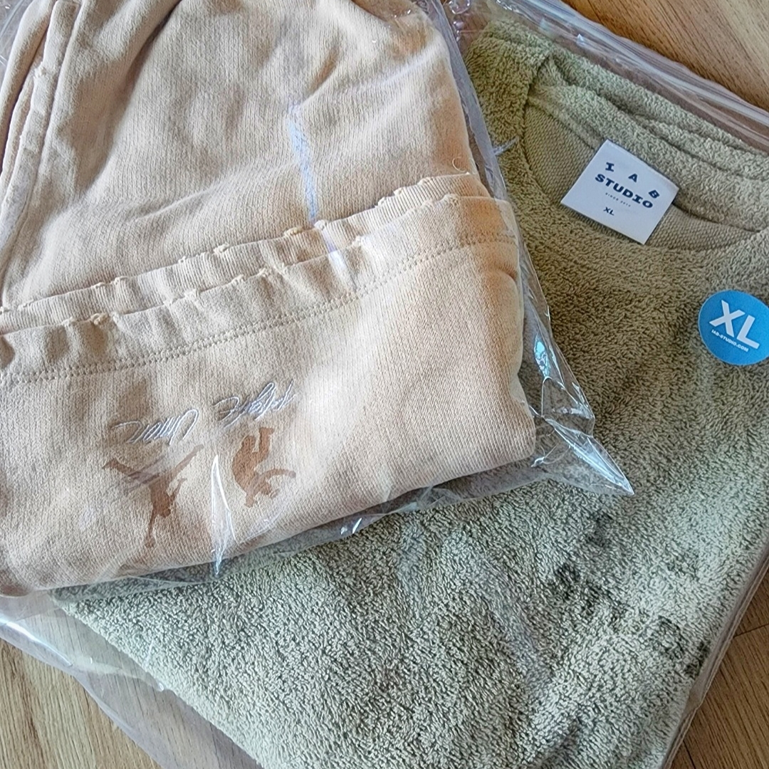 Jordan x Union Fleece Shorts White Onyx - Asia, IAB Studio Towel T-Shirt Light Green 착용 스타일 - 2