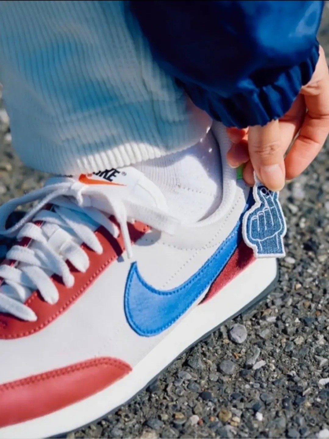 (W) Nike Daybreak Sail Deep Royal Blue Pomegranate 착용 스타일 - 2
