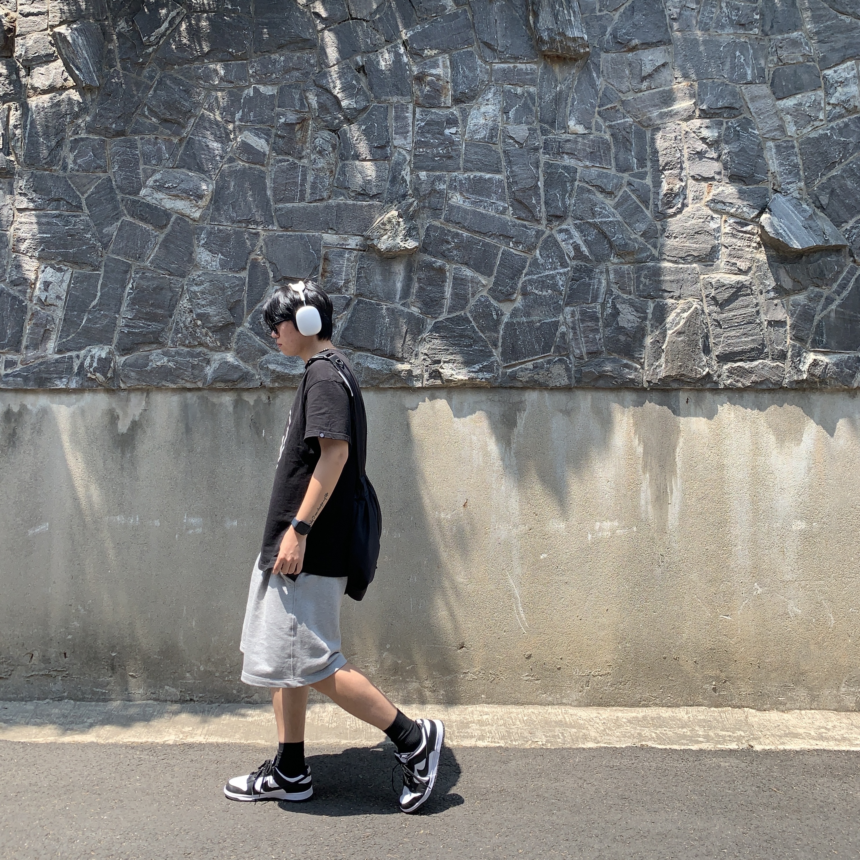Apple AirPods Max Lightning Silver (Korean Ver.), Nike Dunk Low Retro Black 착용 스타일