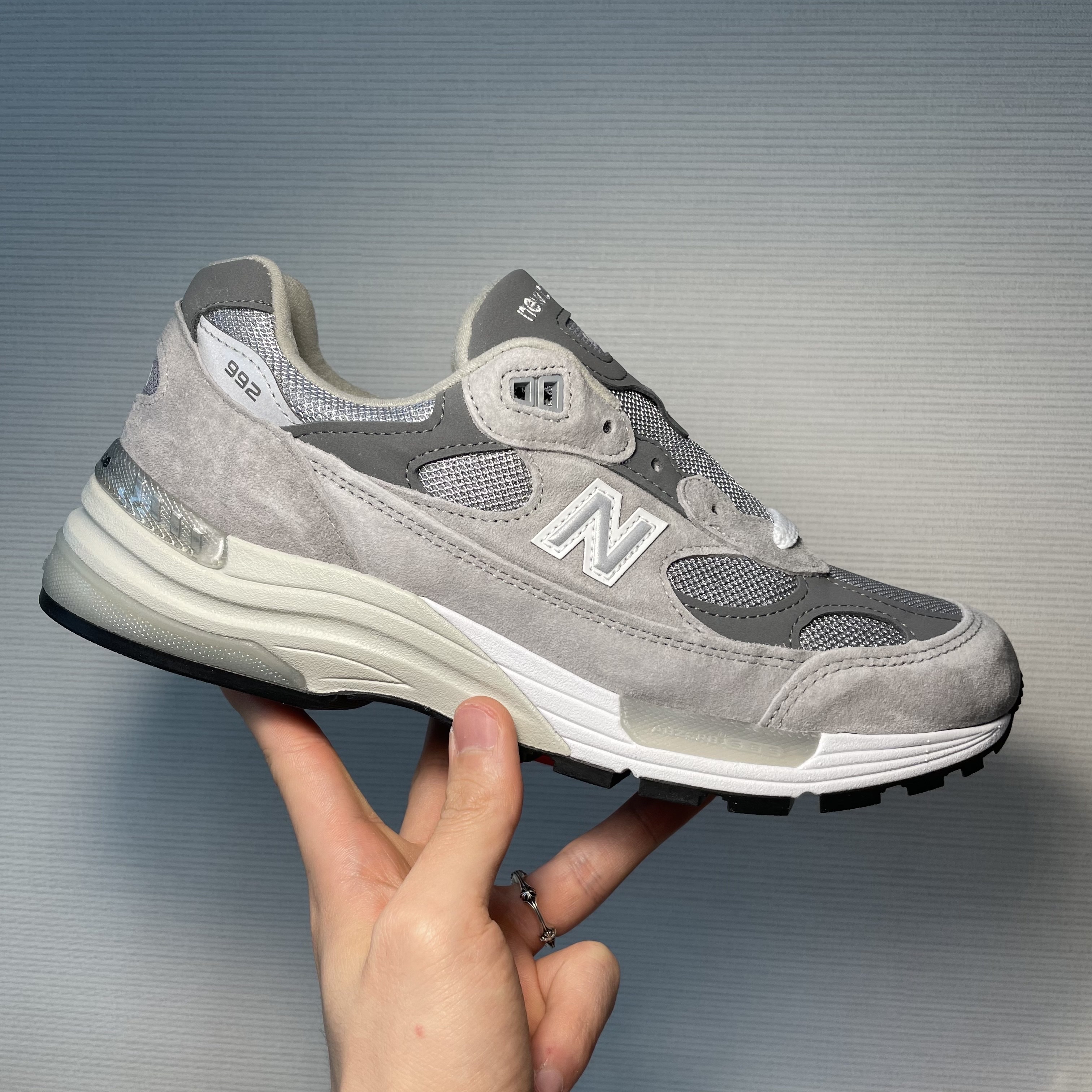 New Balance 992 Made in USA Grey - D Standard 착용 스타일