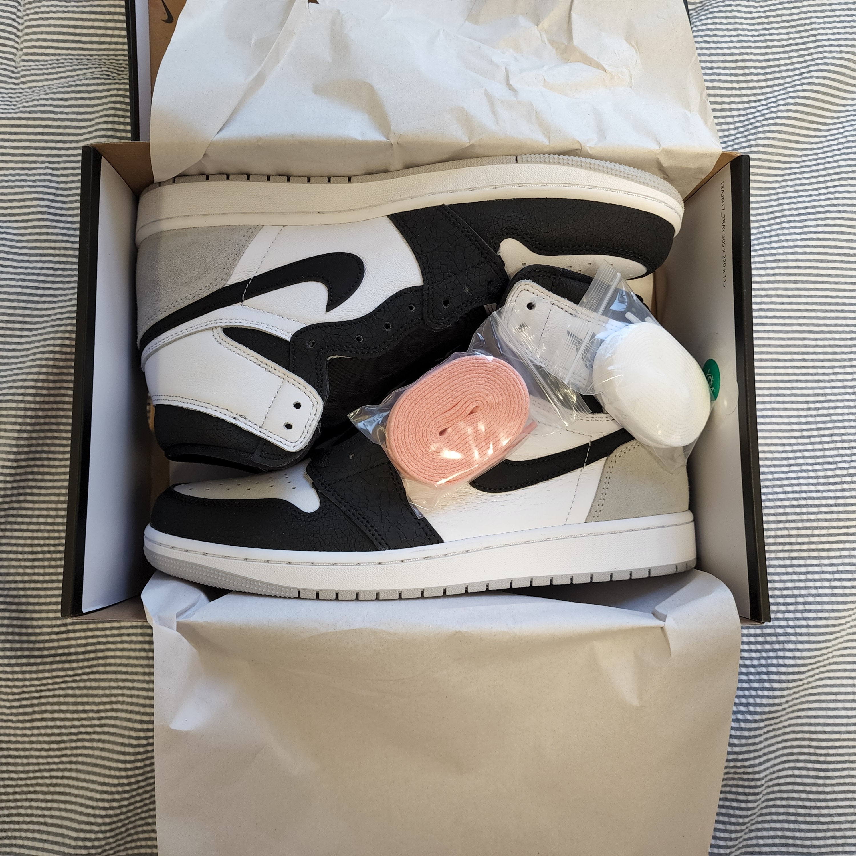 Jordan 1 Retro High OG Bleached Coral 착용 스타일 - 2