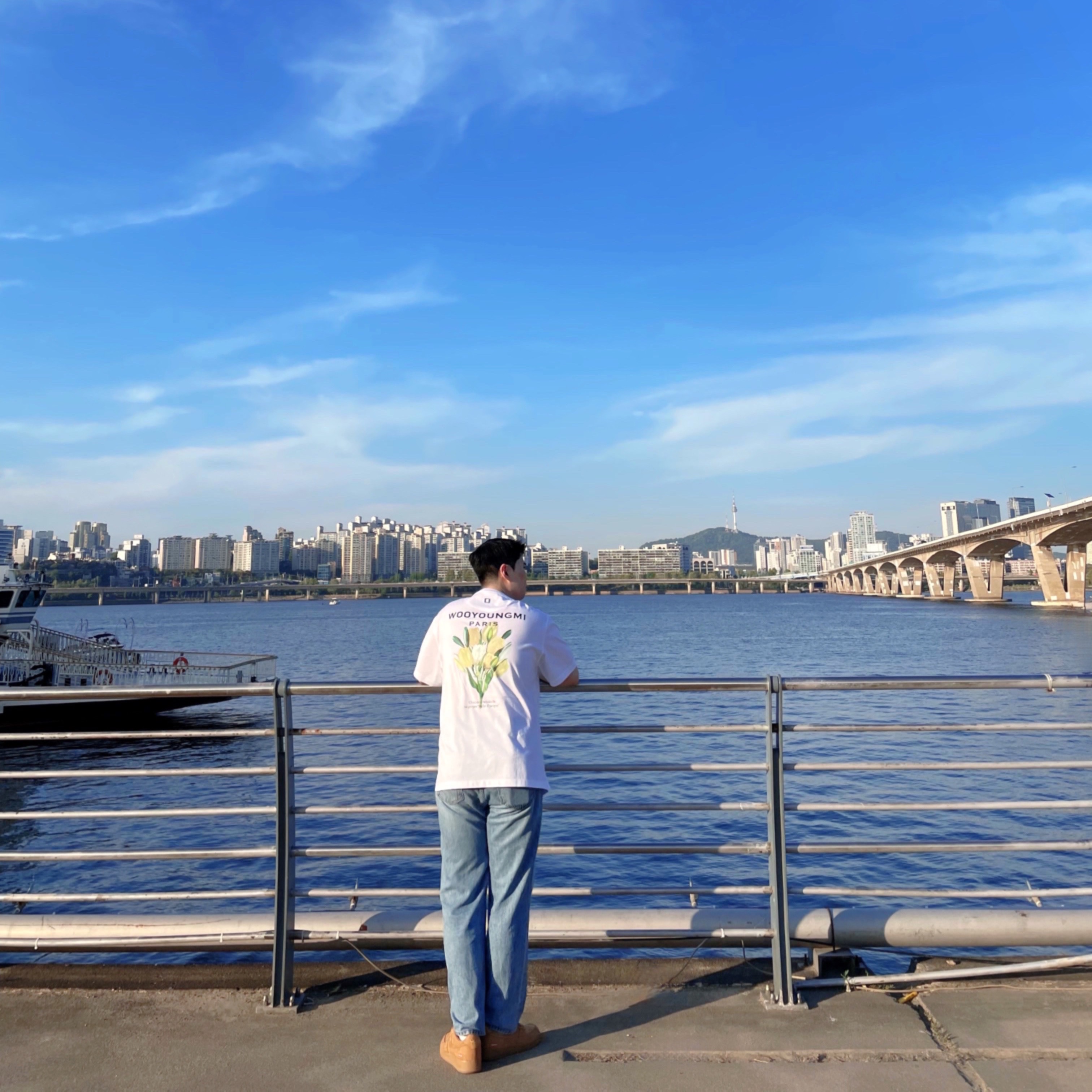 Wooyoungmi Flower Print Back Logo T-Shirt White - 22SS, Wooyoungmi Flower Print Back Logo T-Shirt White - 22SS 착용 스타일