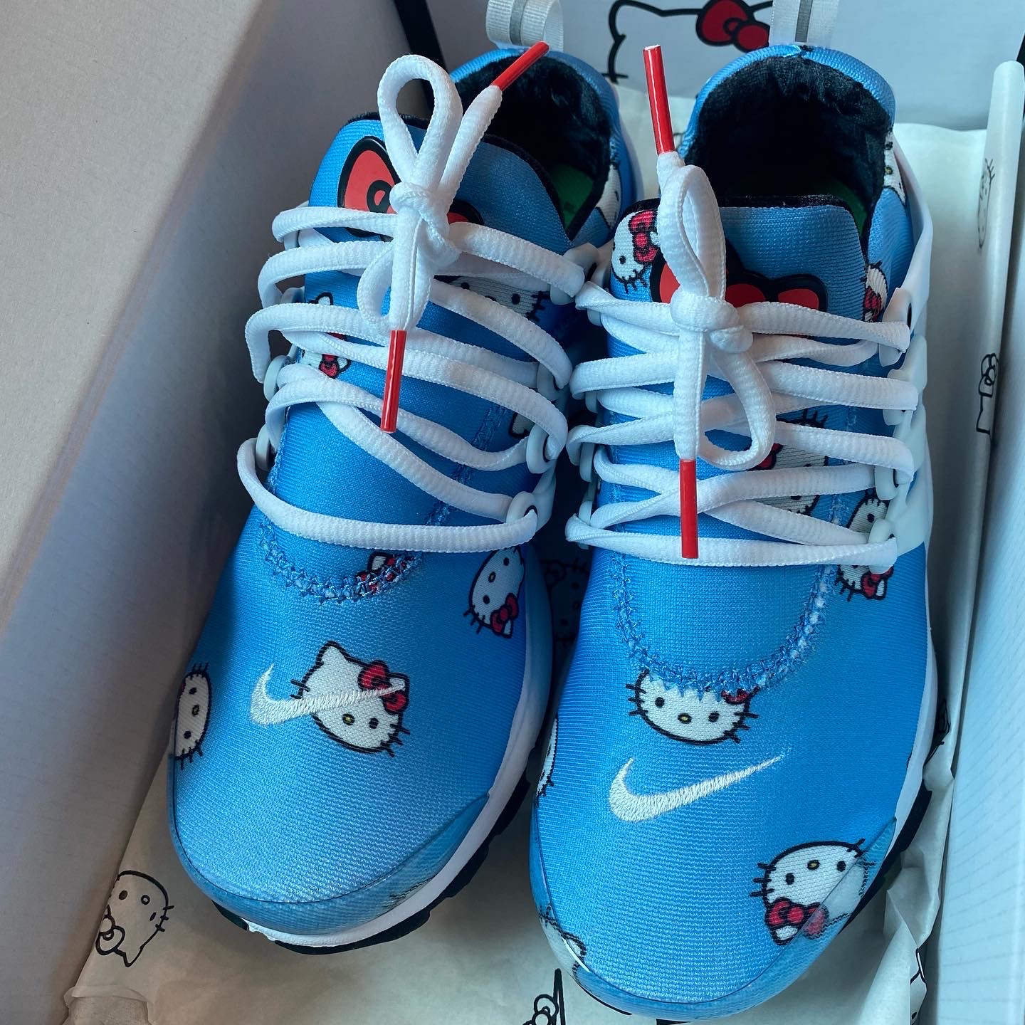 Nike x Hello Kitty Air Presto University Blue 착용 스타일 - 2