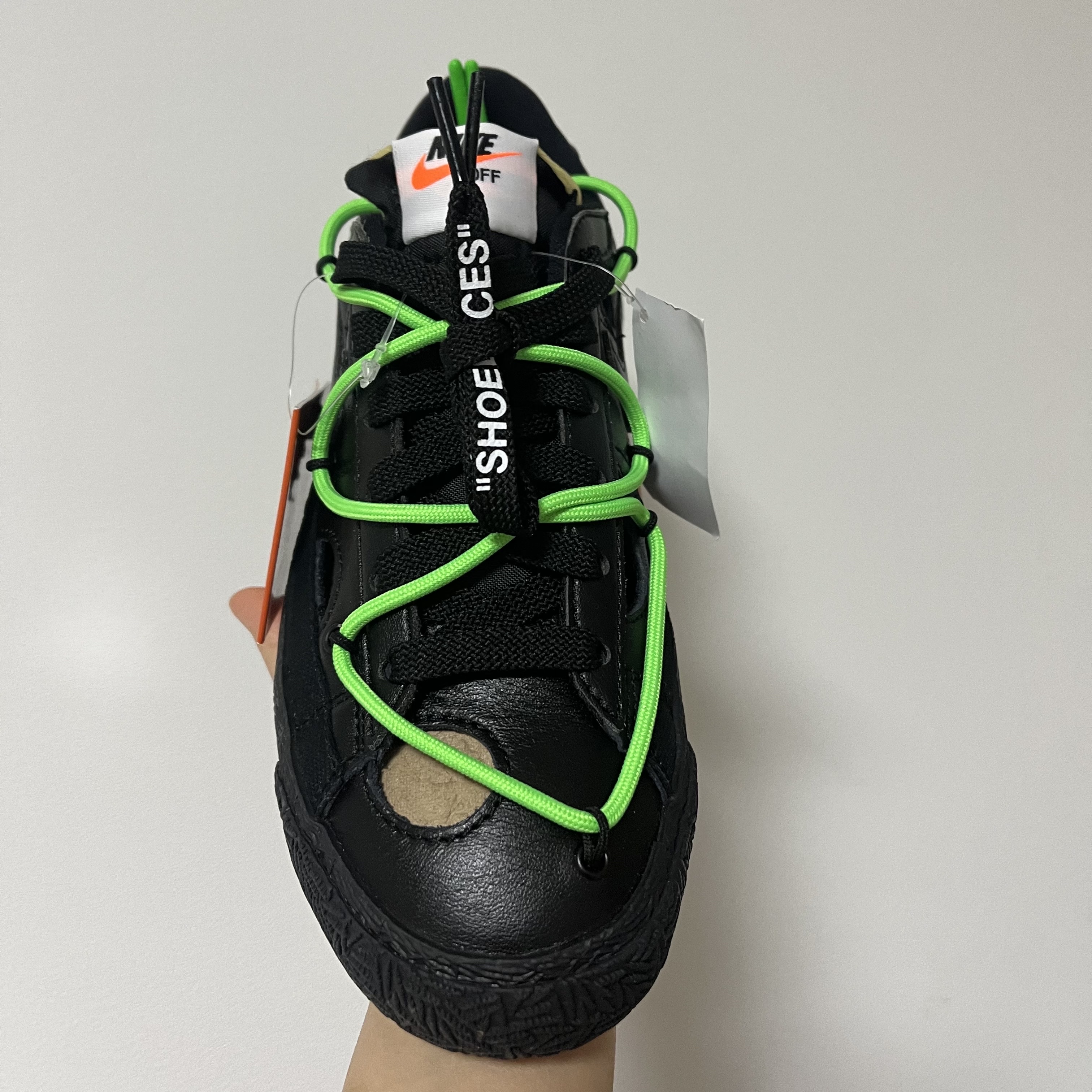 Nike x Off-White Blazer Low '77 Black and Electro Green 착용 스타일 - 2