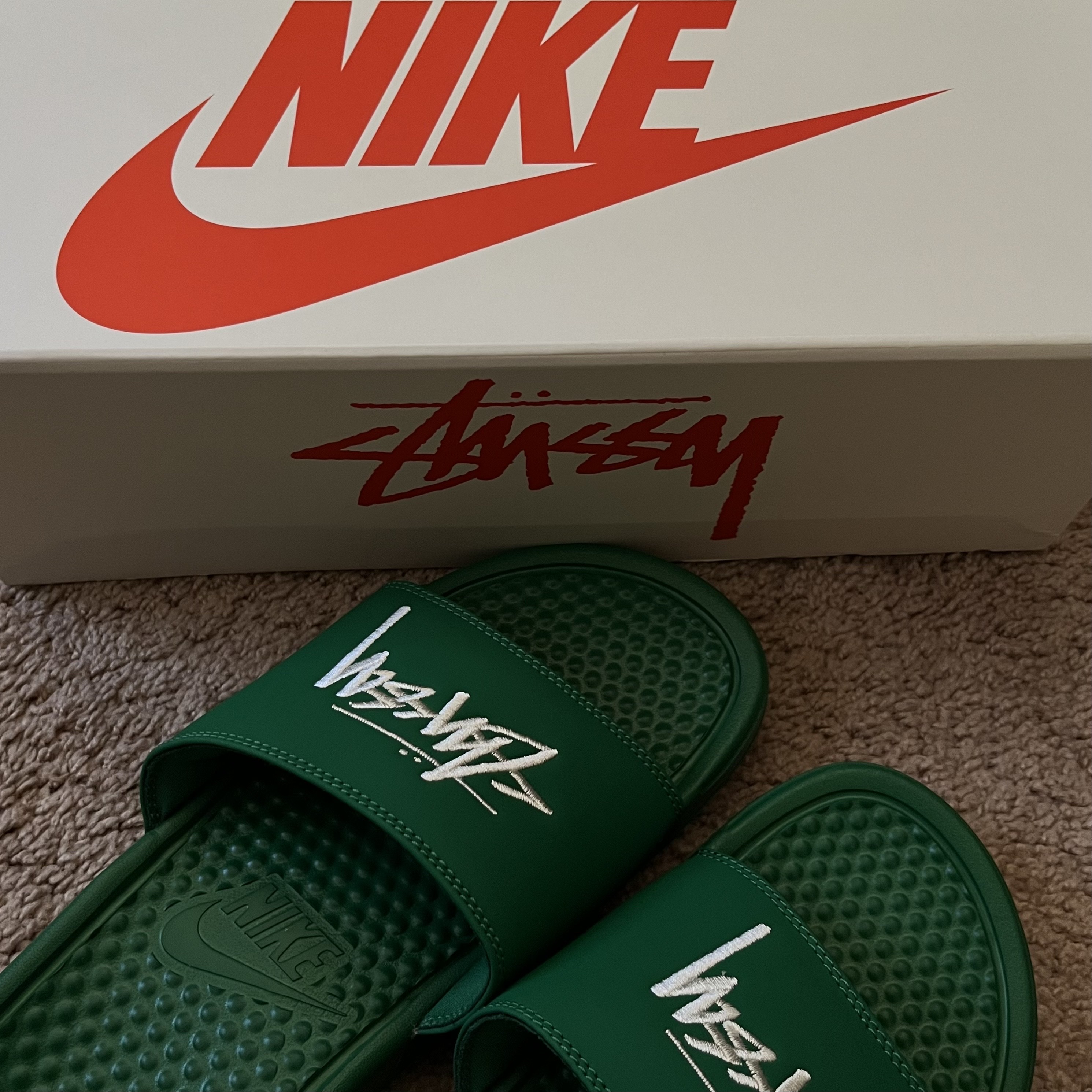 Nike x Stussy Benassi Slide Pine Green 착용 스타일
