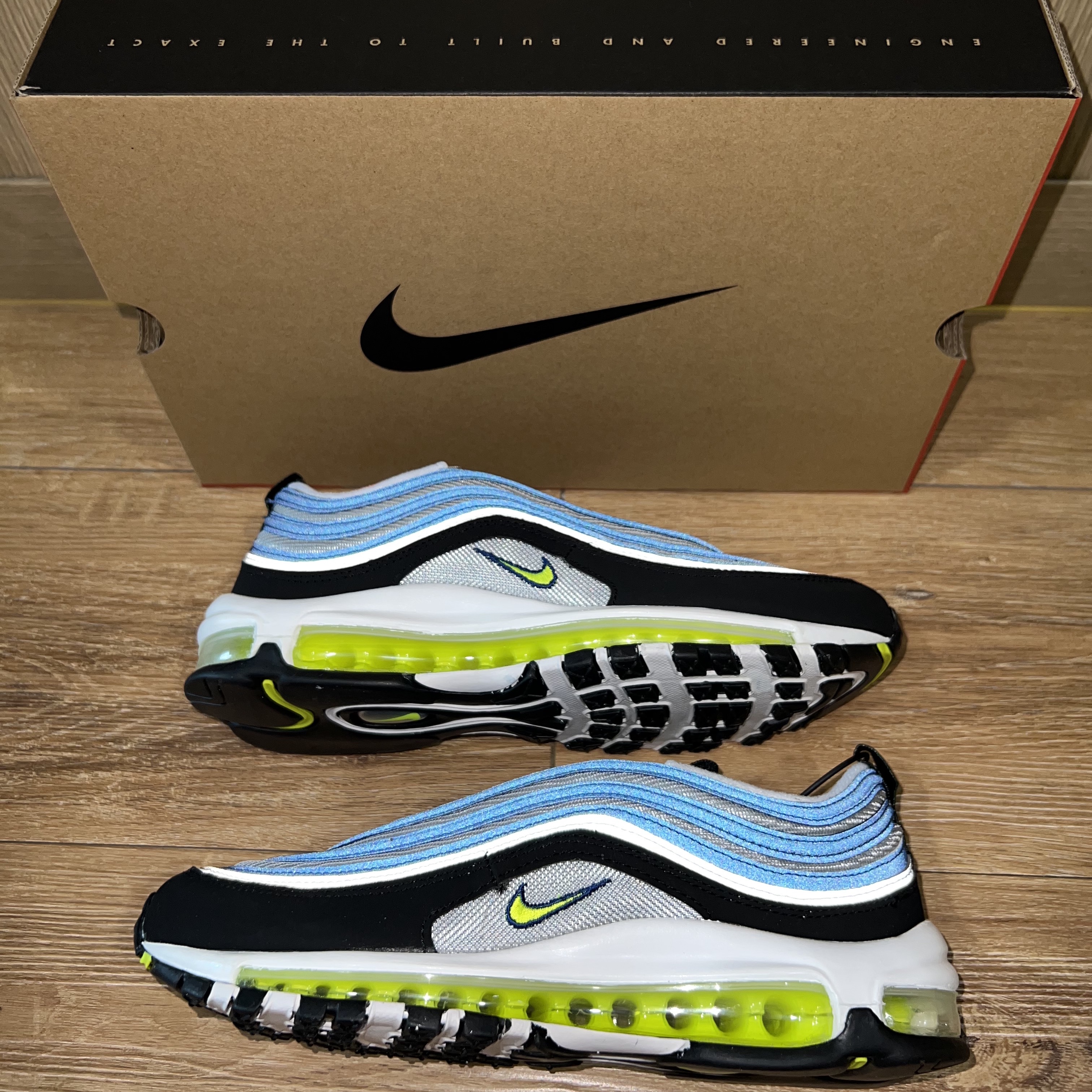 Nike Air Max 97 OG Atlantic Blue and Voltage Yellow 착용 스타일 - 3
