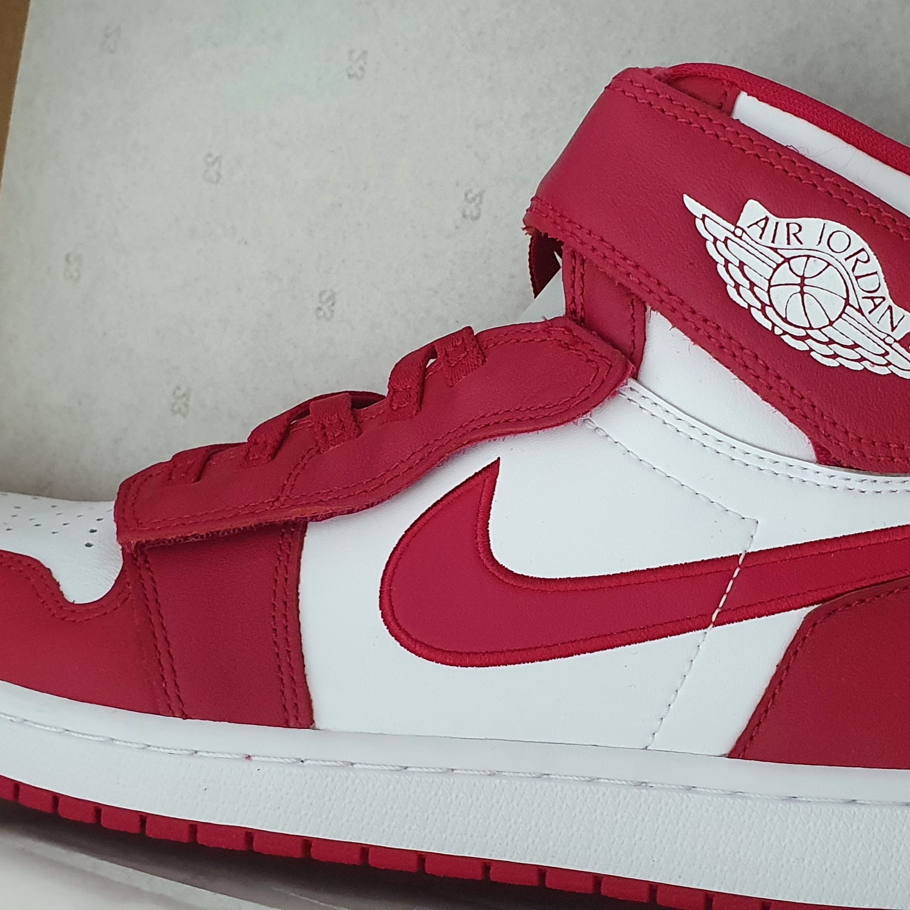 Jordan 1 High FlyEase Cardinal Red White 착용 스타일