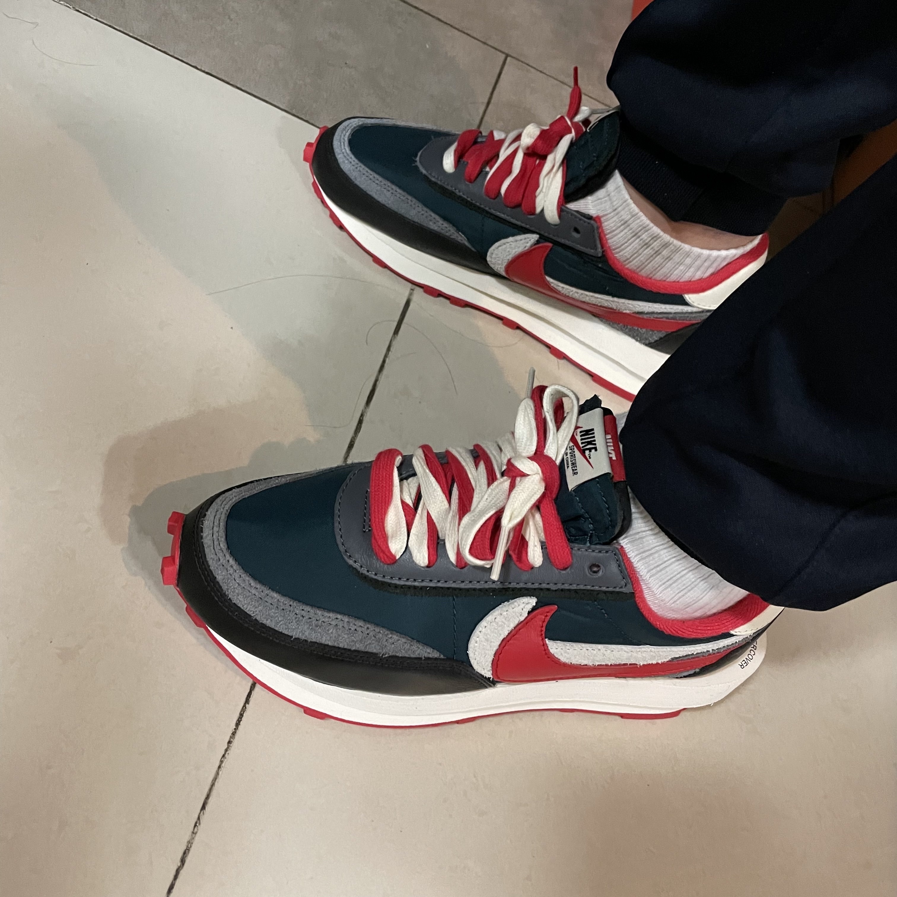 Nike x Sacai x Undercover LDWaffle Midnight Spruce University Red 착용 스타일 - 1