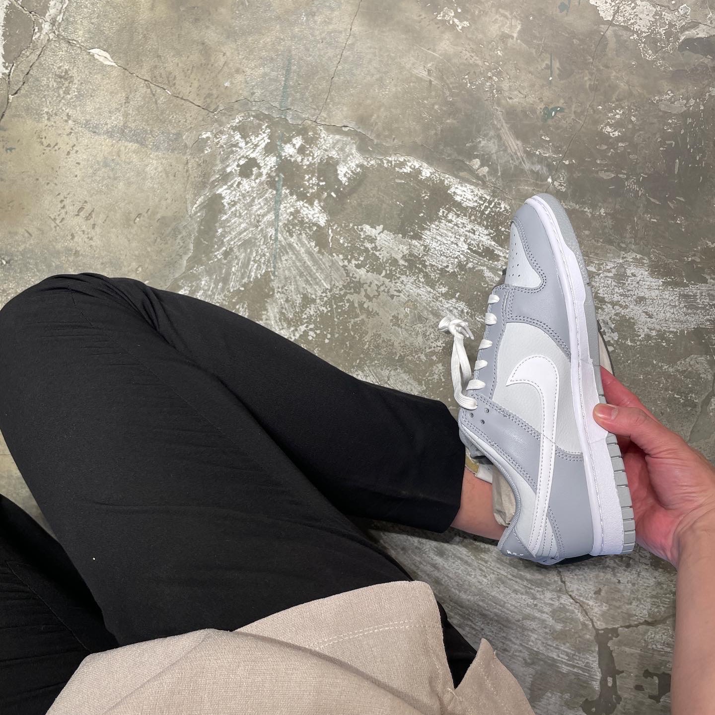 Nike Dunk Low Retro Wolf Grey 착용 스타일 - 4