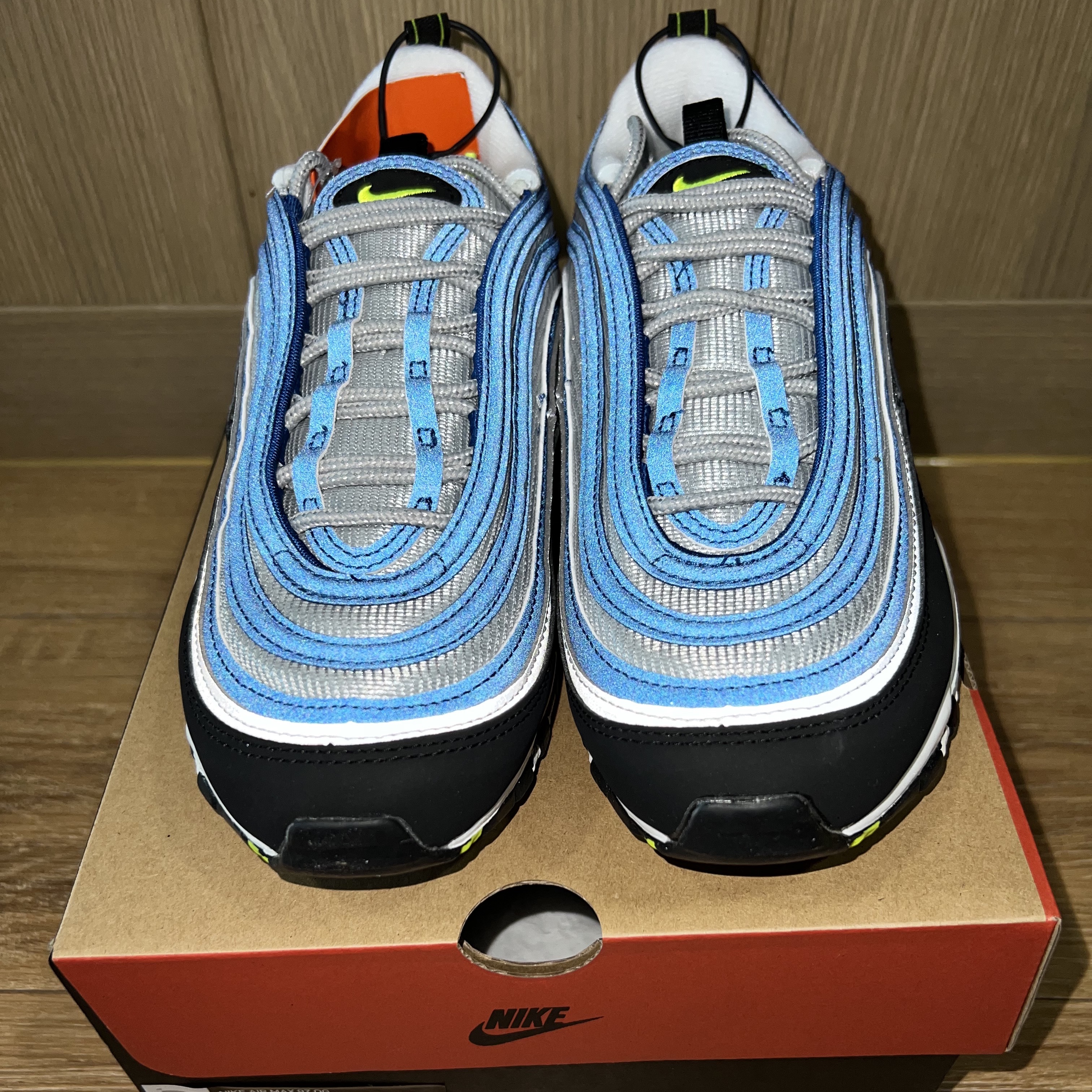 Nike Air Max 97 OG Atlantic Blue and Voltage Yellow 착용 스타일 - 2