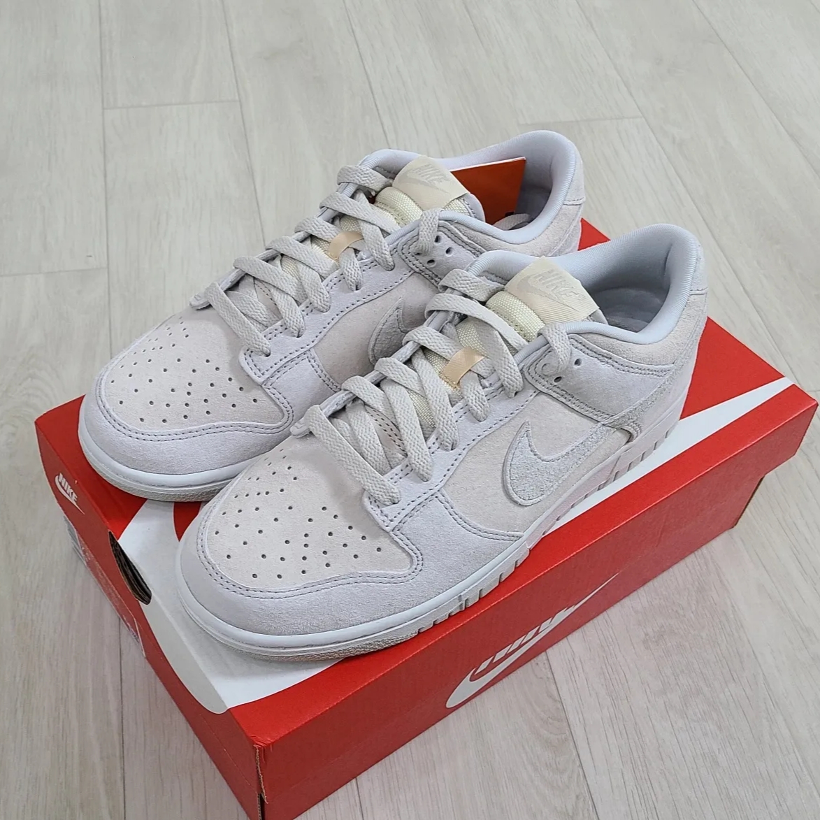 Nike Dunk Low Retro PRM Vast Grey 착용 스타일 - 2