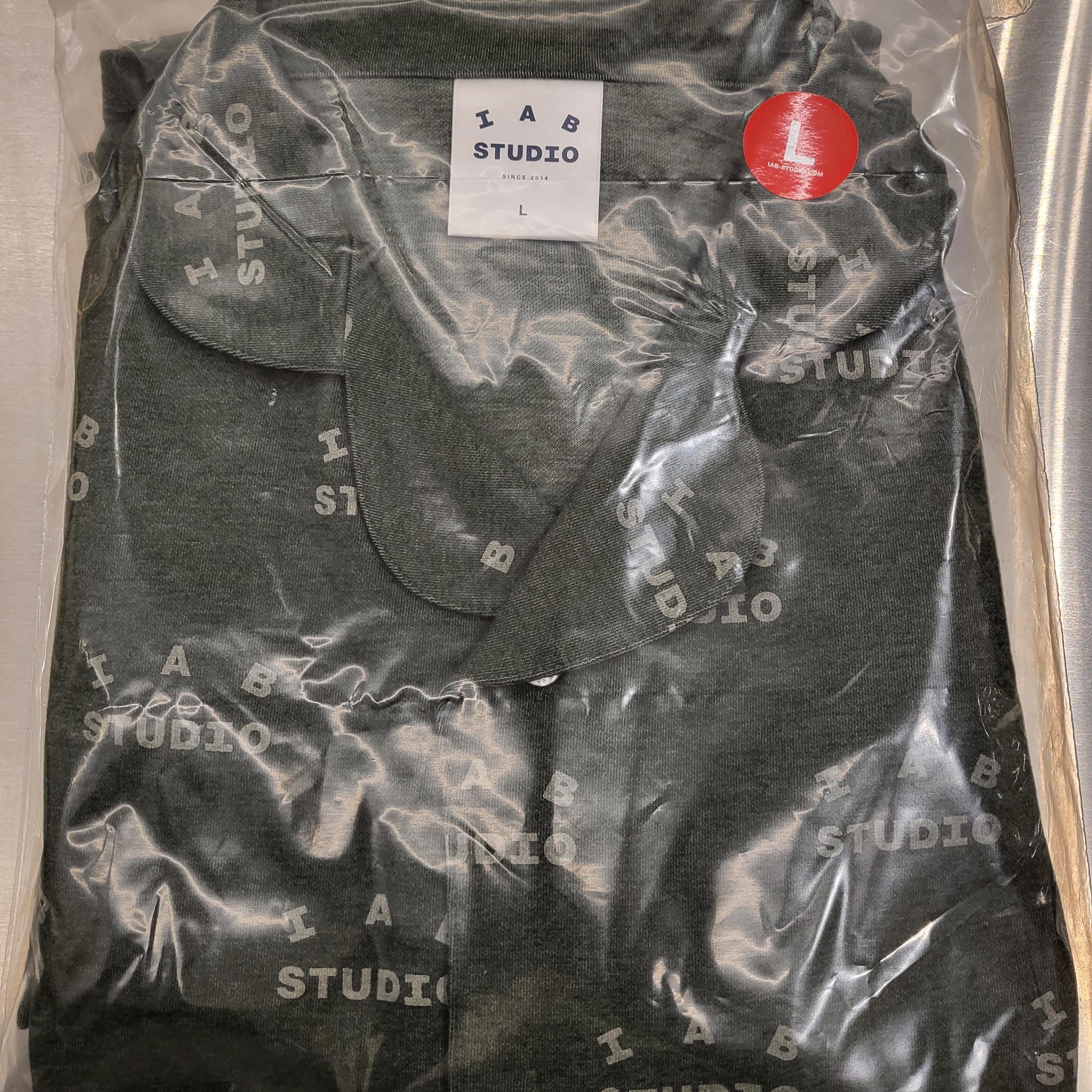 IAB Studio Pajama Set Deep Green 착용 스타일