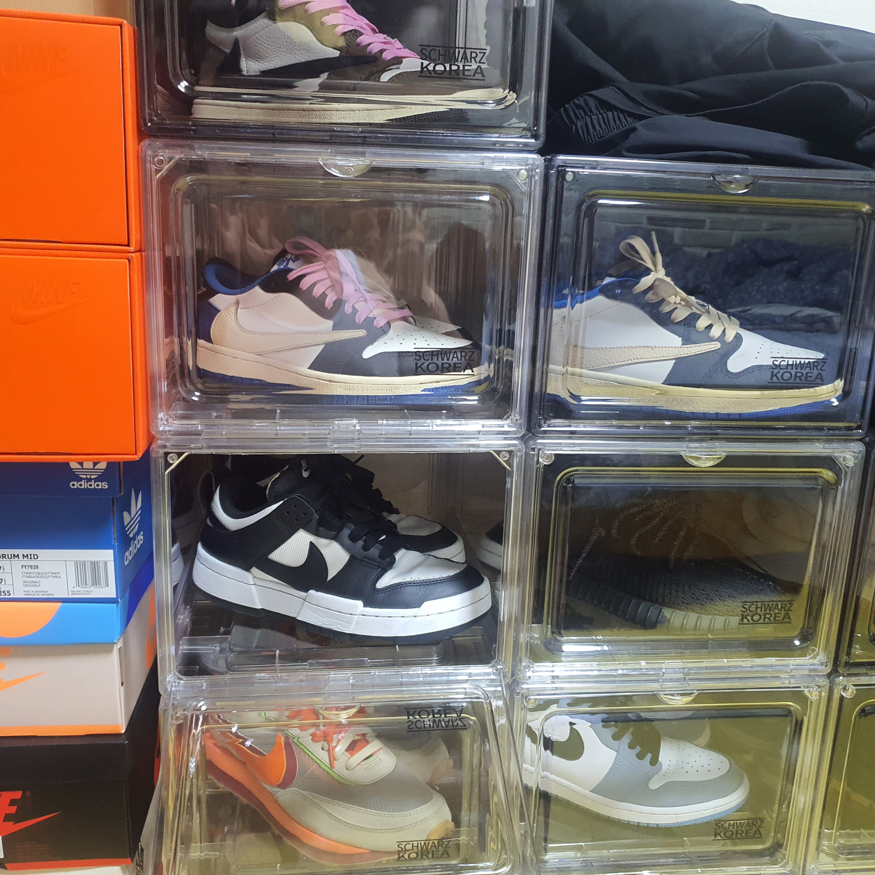 Jordan 1 x Travis Scott Retro High OG SP Mocha, Jordan 1 x Travis Scott x Fragment Retro Low OG SP Military Blue 착용 스타일