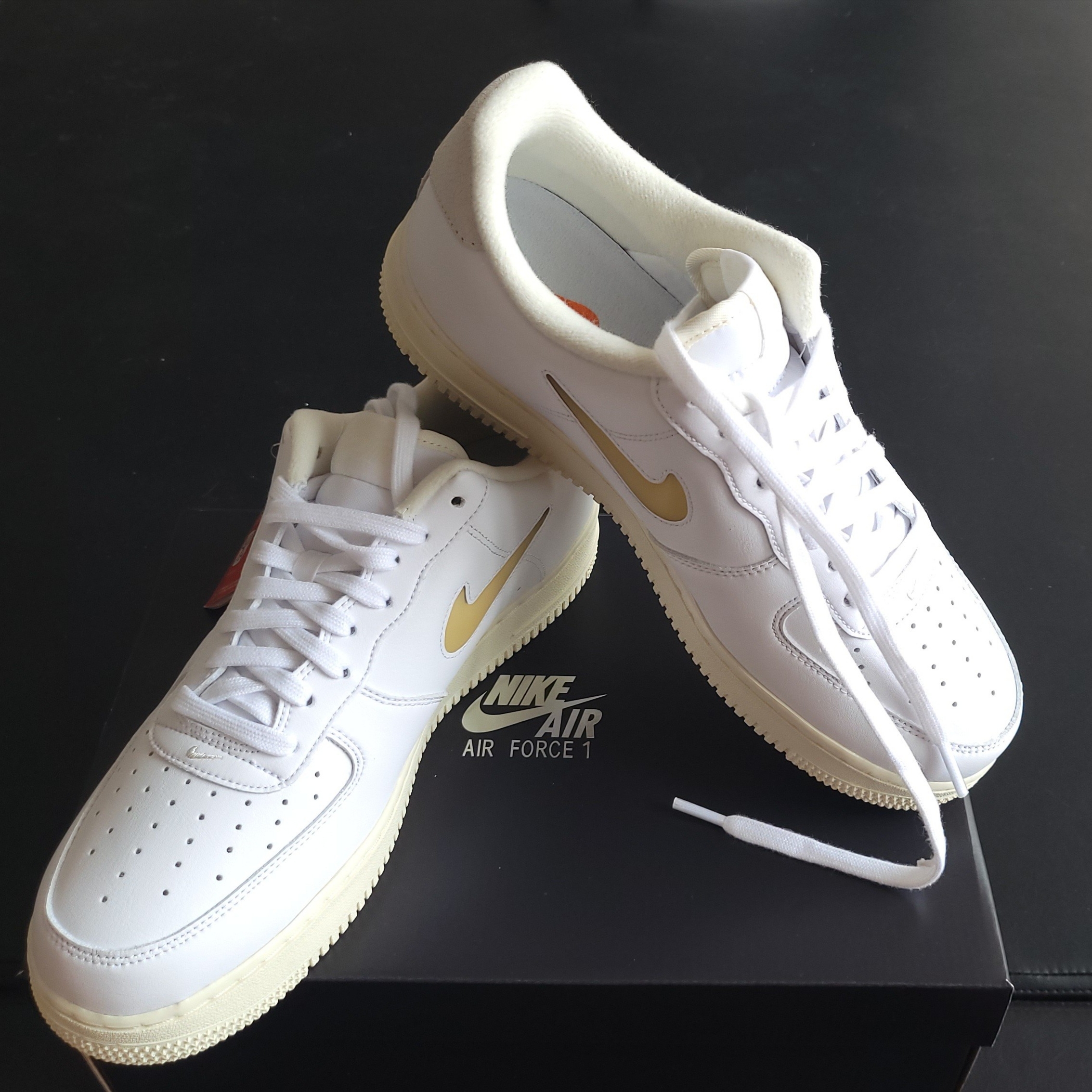 Nike Air Force 1 '07 LX Pale Vanilla 착용 스타일